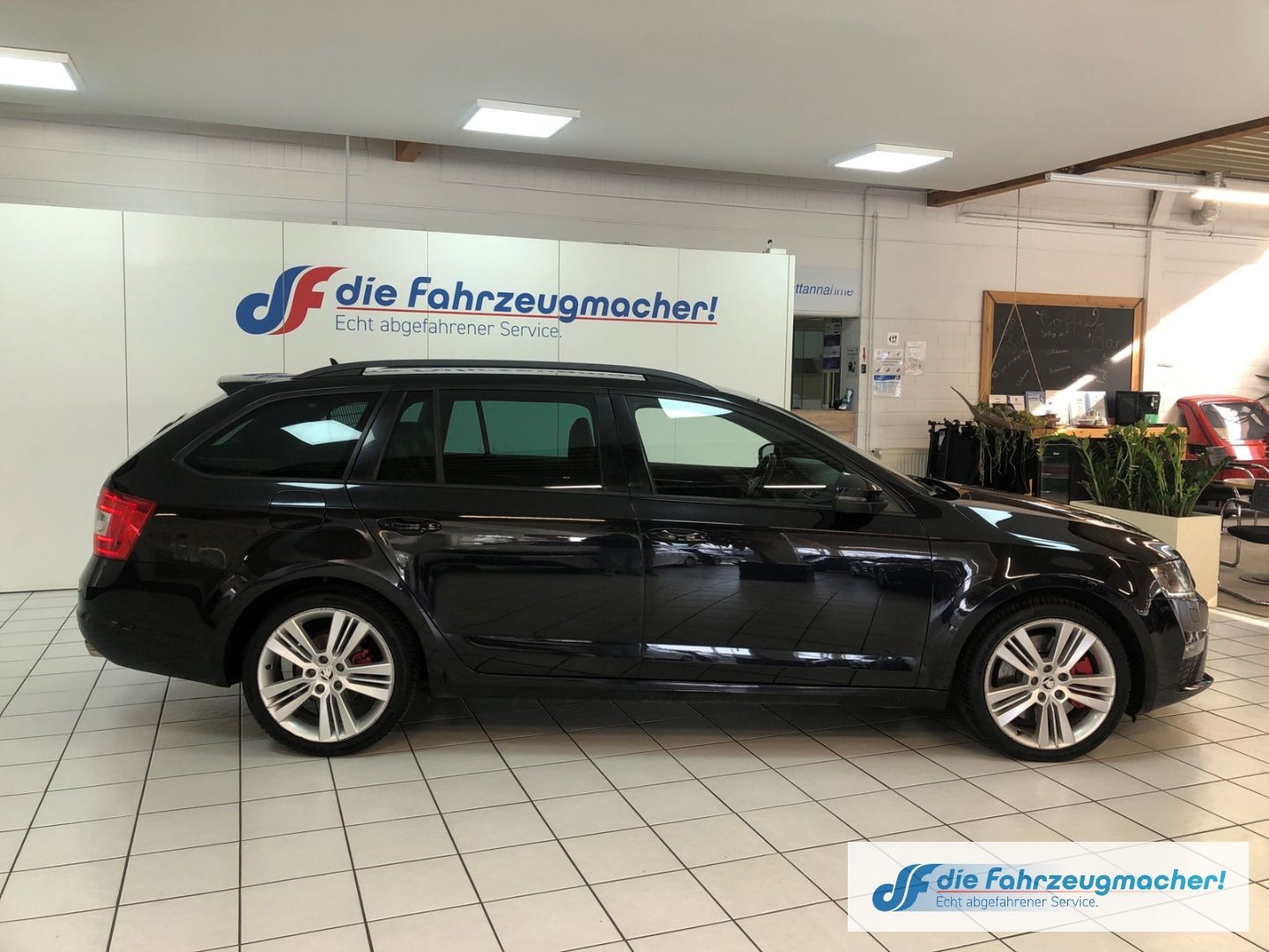 Fahrzeugabbildung SKODA Octavia Combi RS 2.0 TDI DPF Sportpaket Navi Bi-