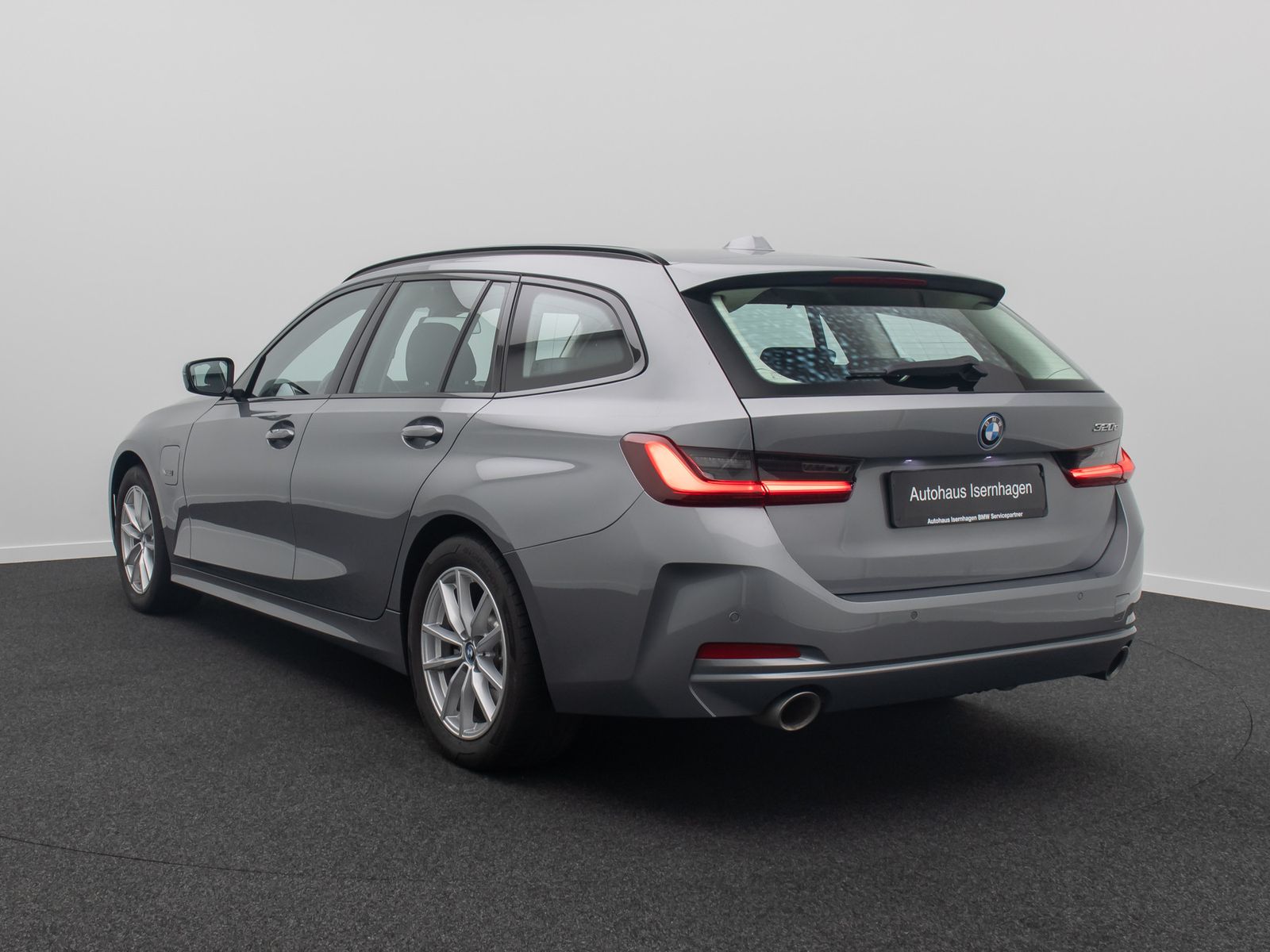 Fahrzeugabbildung BMW 320e AHK Widscreen PDC GeschwndigReg DAB HiFi