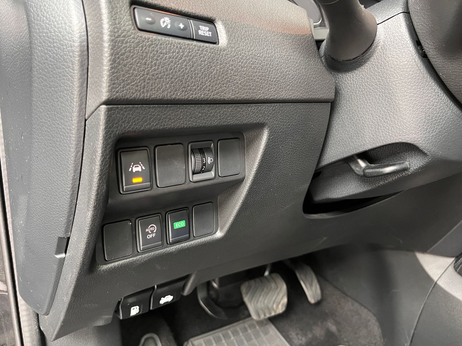 Fahrzeugabbildung Nissan Qashqai Zama AHK PANO NAV RFK SHZ