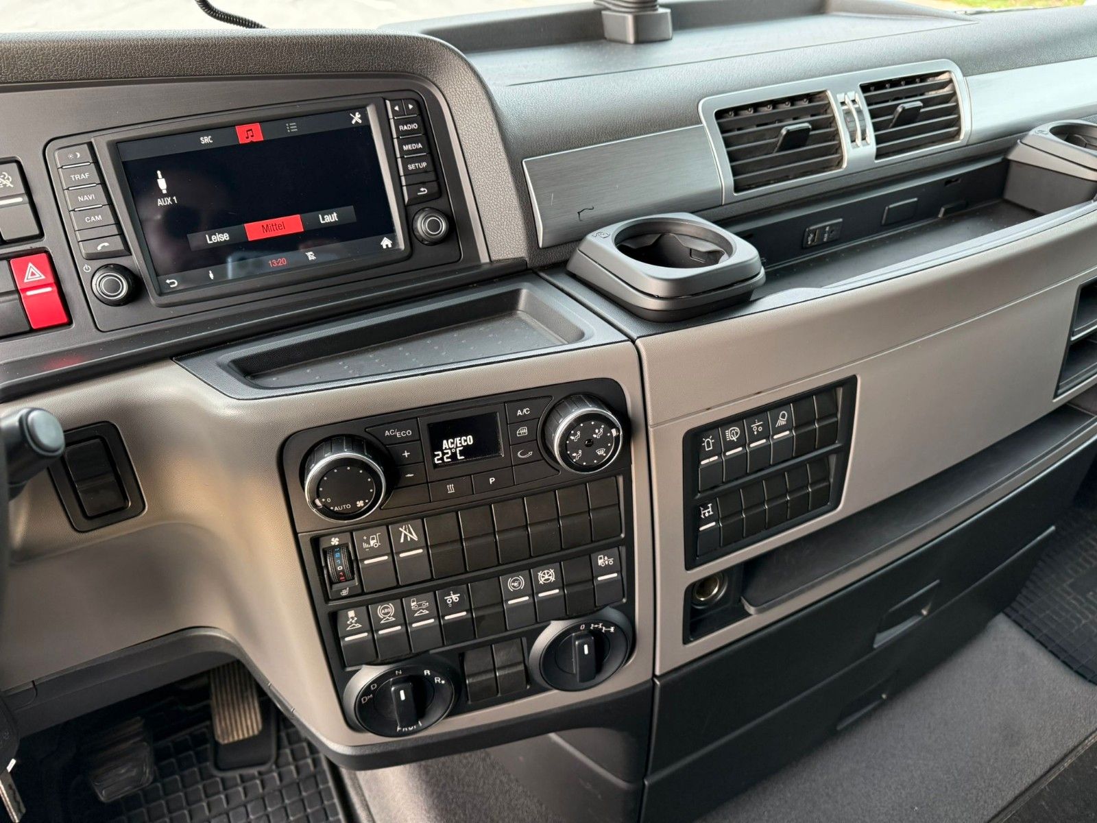 Fahrzeugabbildung MAN TGX 18.500 4x4H BLS mit 2 Kreis Hydraulik