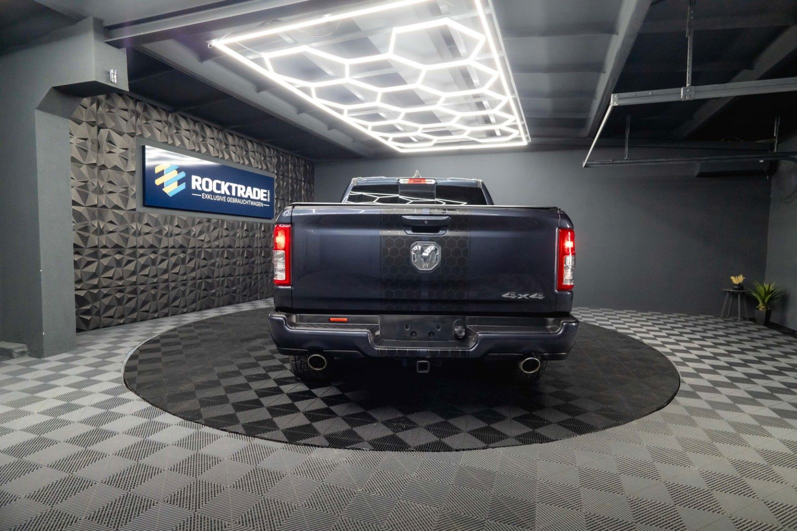 Fahrzeugabbildung Dodge RAM 5.7 V8 HEMI 4x4 OFFROAD Night Limited 19%
