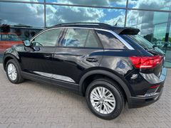 Fahrzeugabbildung Volkswagen T-Roc 1.5 TSI DSG Sitzheizung PDC Bluetooth