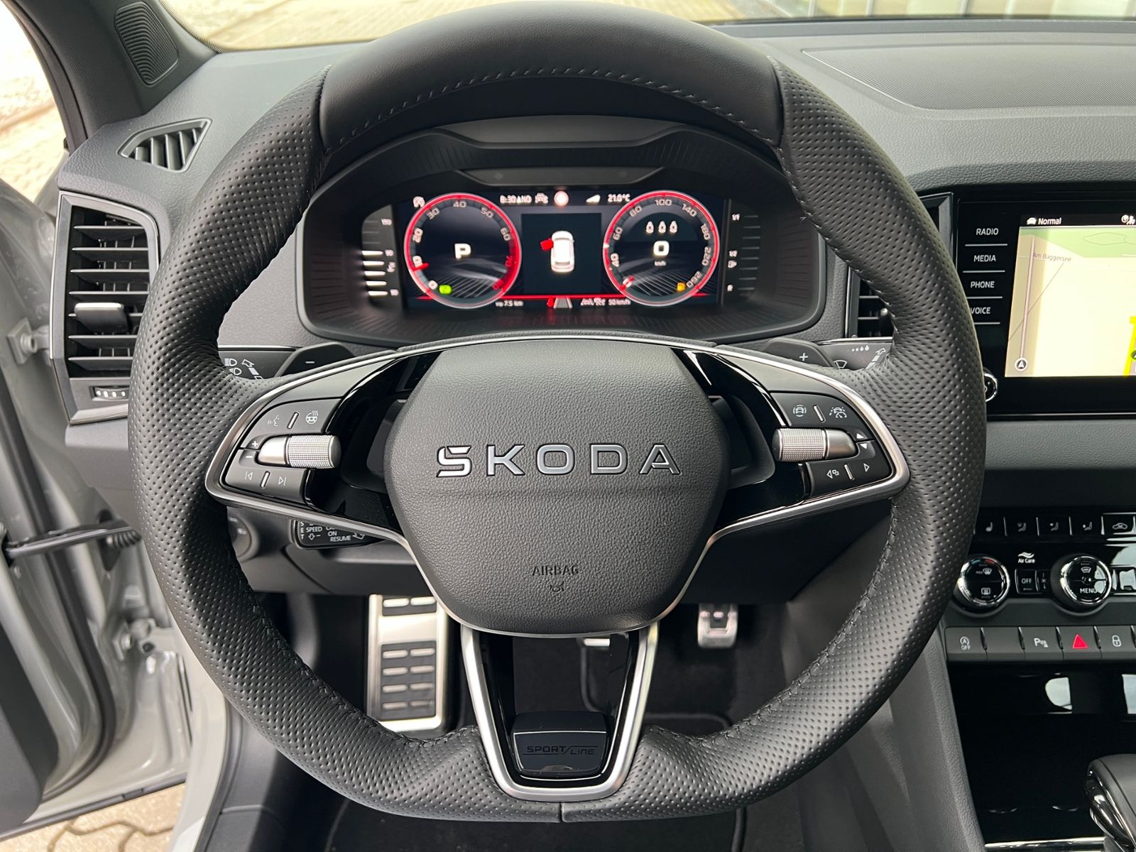 Fahrzeugabbildung SKODA Karoq Sportline 2.0 TSI 4x4 DSG *CANTON, AHK, 19