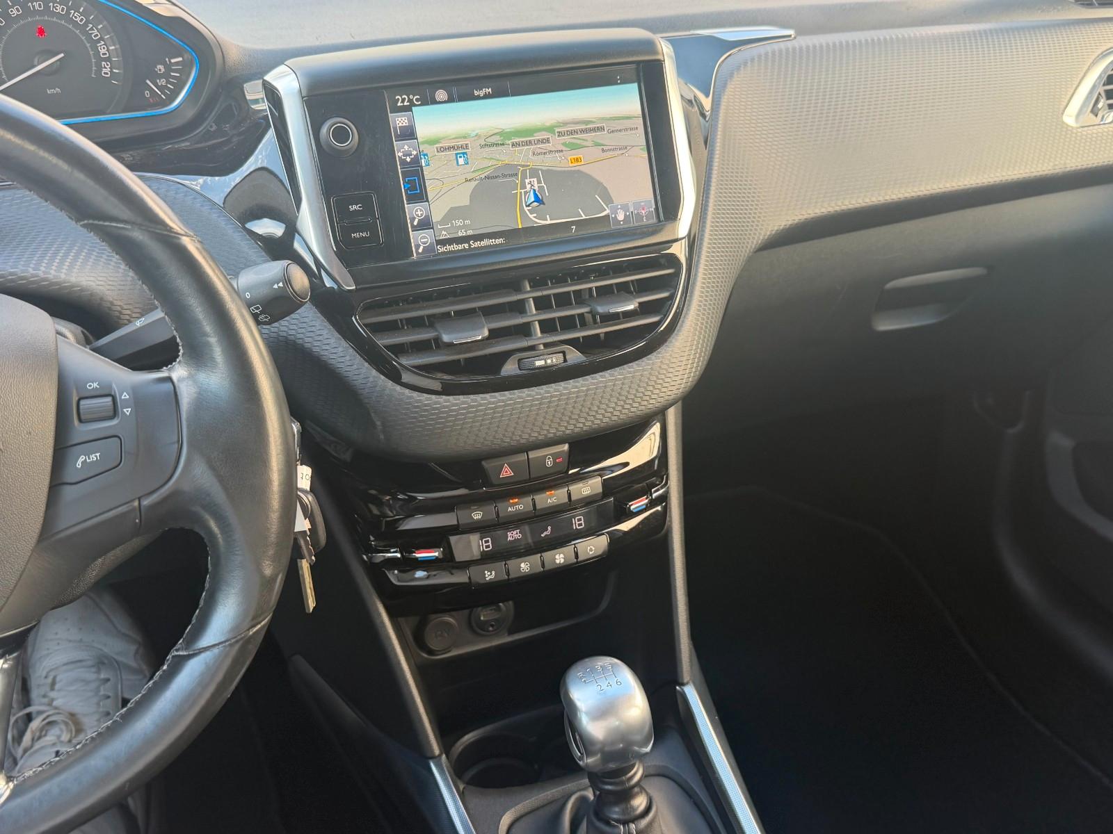 Peugeot 2008 Allure TEILLEDER/KLIMA/NAVI/AHK/PDC