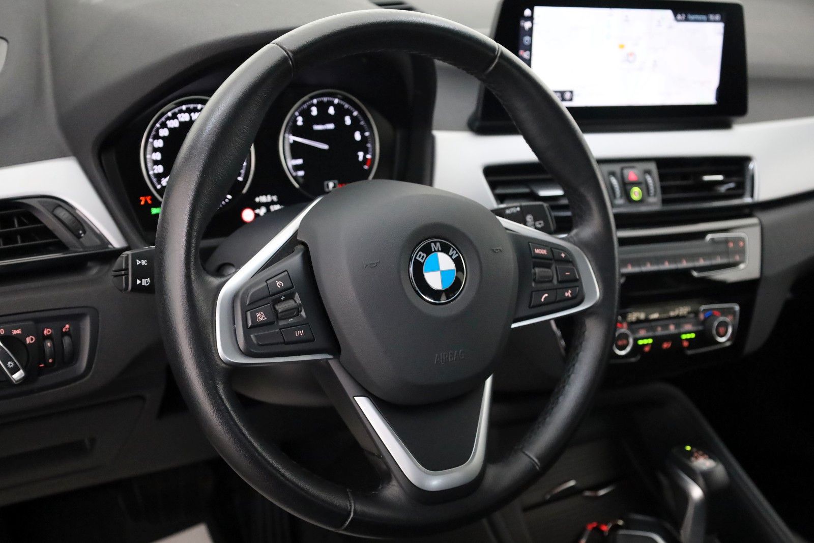 Fahrzeugabbildung BMW X1 xDrive 25e Advantage,Leder,Navi,HUD,Kamera,SH