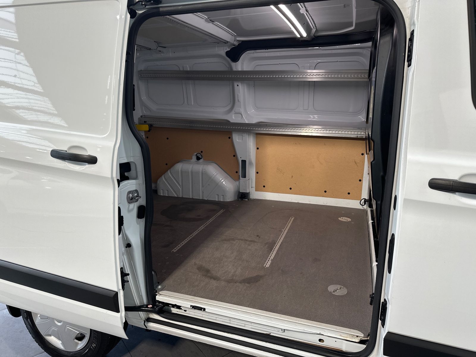 Fahrzeugabbildung Ford Transit Custom 280 L1H1 NAV+KAM+ACC+PDC+CARPLAY
