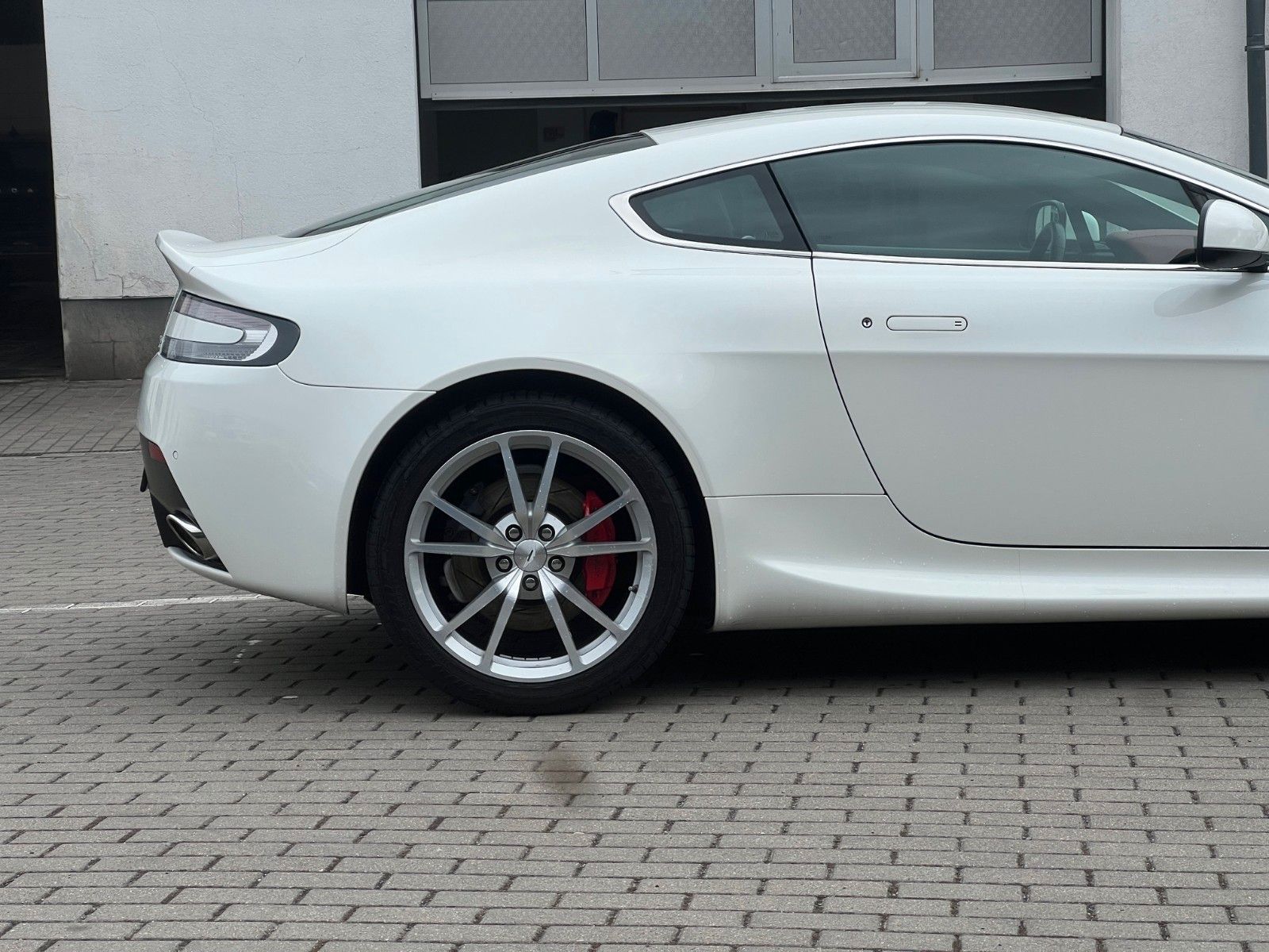 Fahrzeugabbildung Aston Martin V8 Vantage Coupe*RFK nur 18TKM*wie NEU