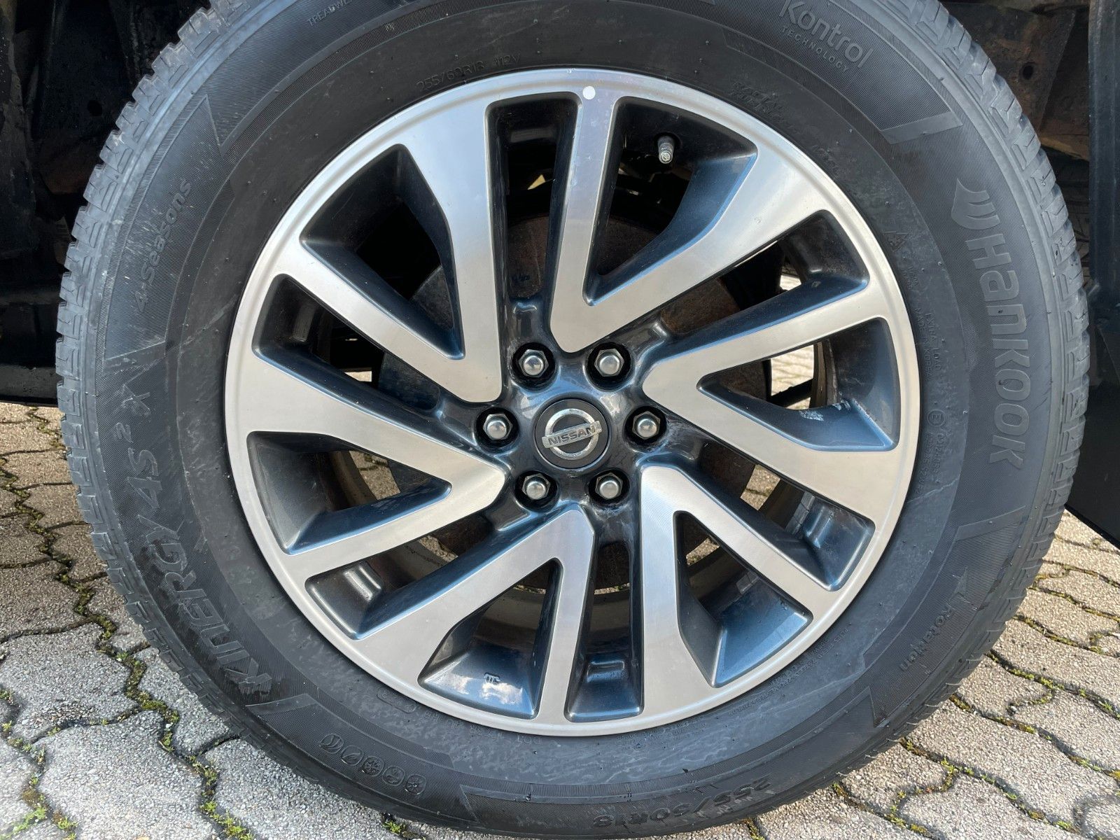 Fahrzeugabbildung Nissan Navara NP300 Tekna Double Cab 4x4