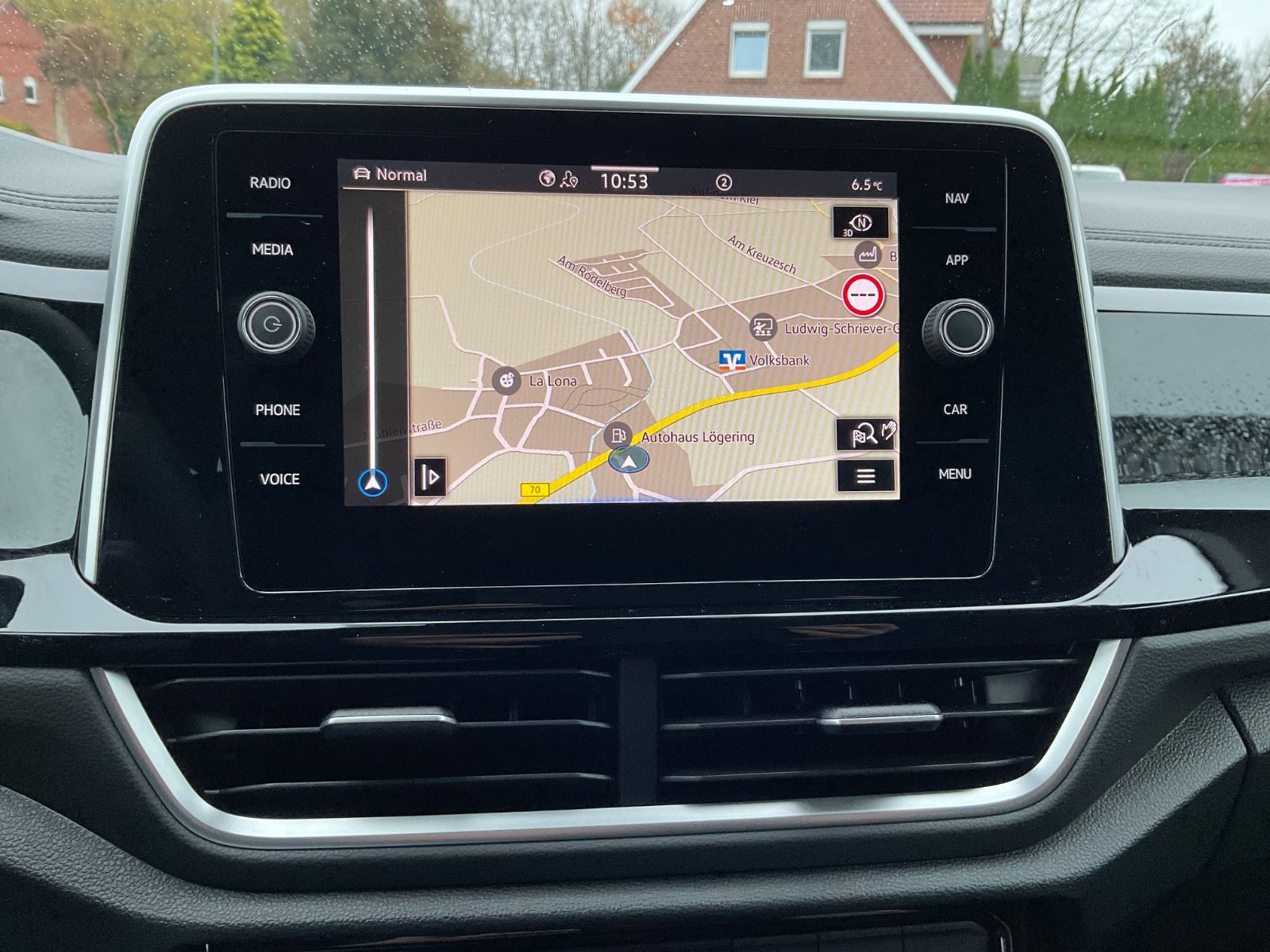 Fahrzeugabbildung Volkswagen T-Roc 1.5 TSI DSG R Line,AHK,ACC,Kamera,Navi