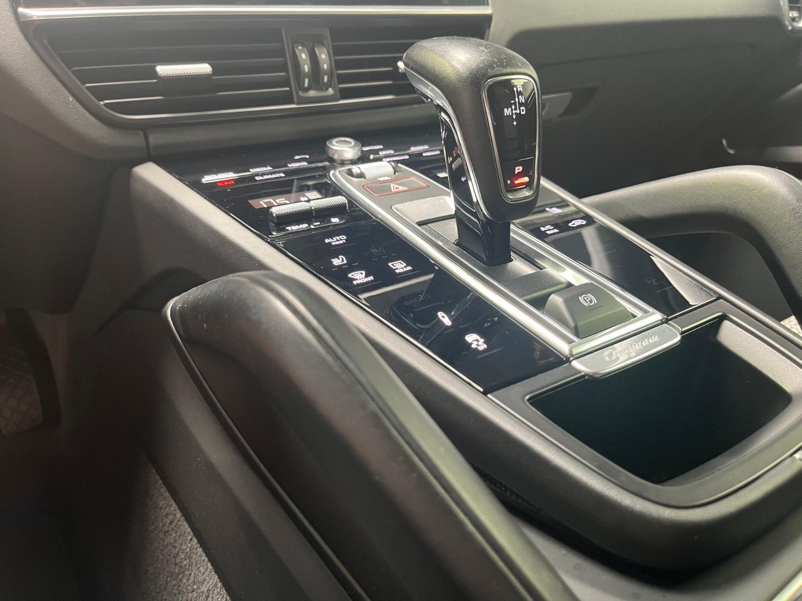 Fahrzeugabbildung Porsche Cayenne Coupe 3.0*22"*Leichtbau*Luft**360°*Bose*