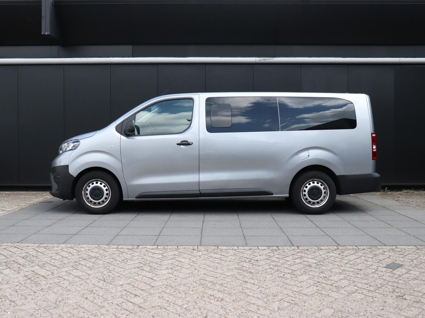 Toyota Proace Shuttle 1.5 D-4D Cool Long | 9 PERS. | CR imagem 2