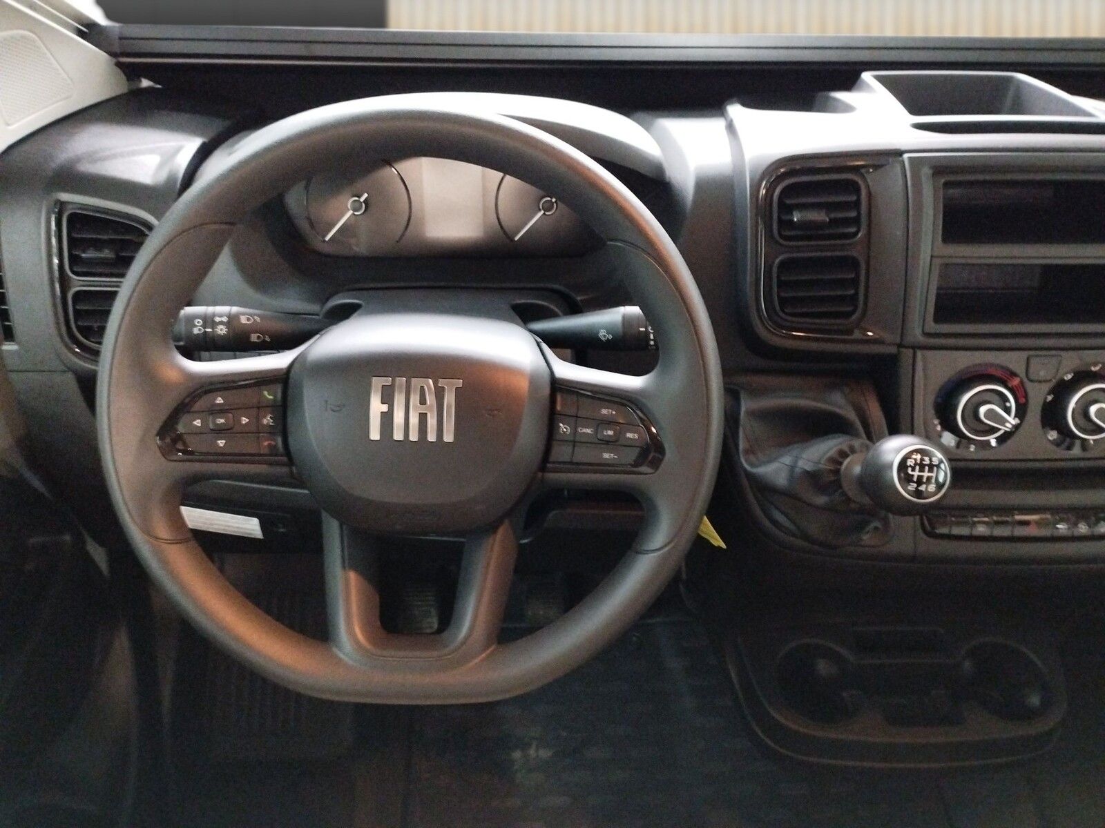 Fahrzeugabbildung Karmann Dexter DE 550 140 PS, Rückfahrkamera