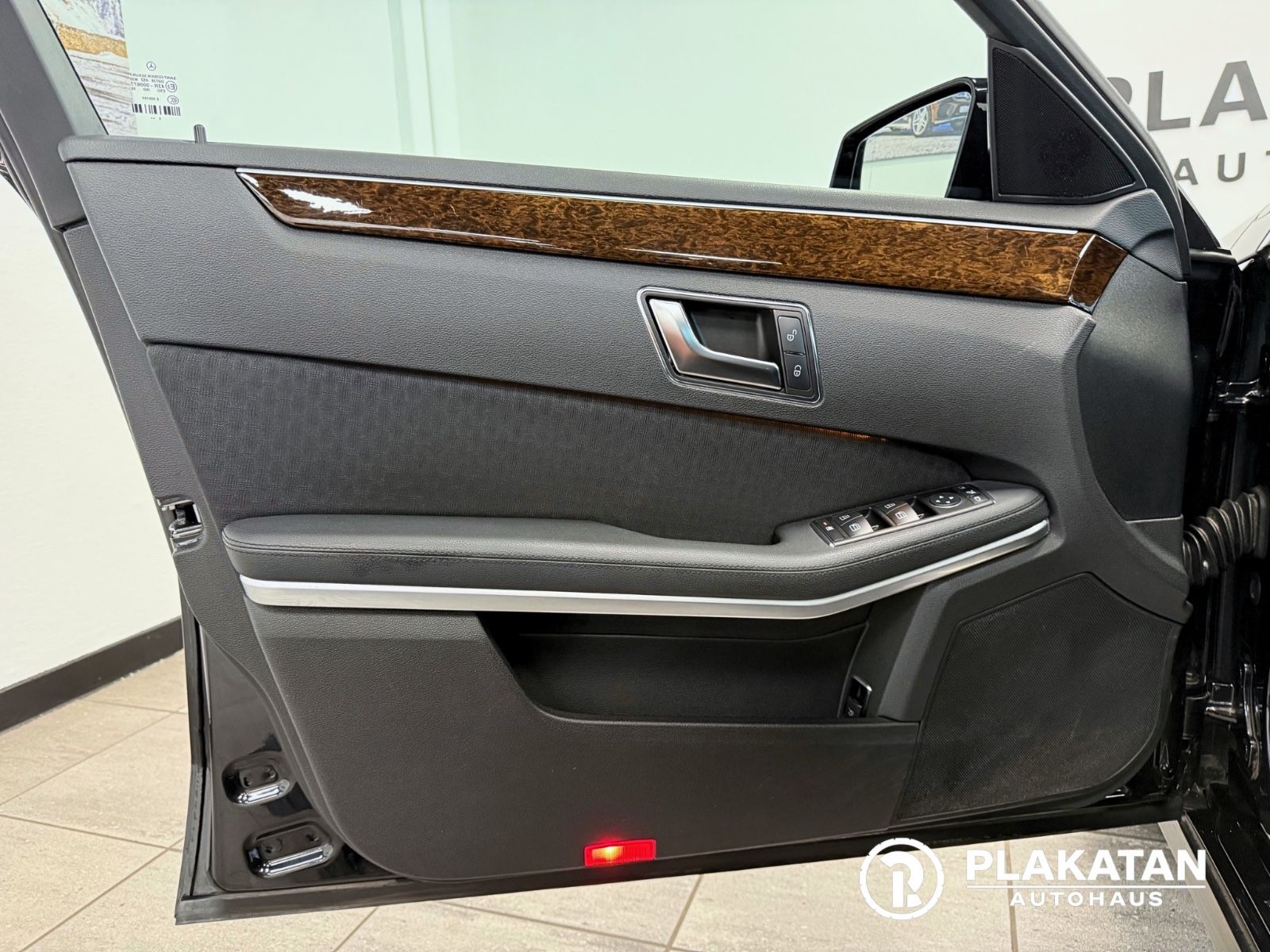Fahrzeugabbildung Mercedes-Benz E 200 T-Modell Abst-Tempomat Navi MB-Service