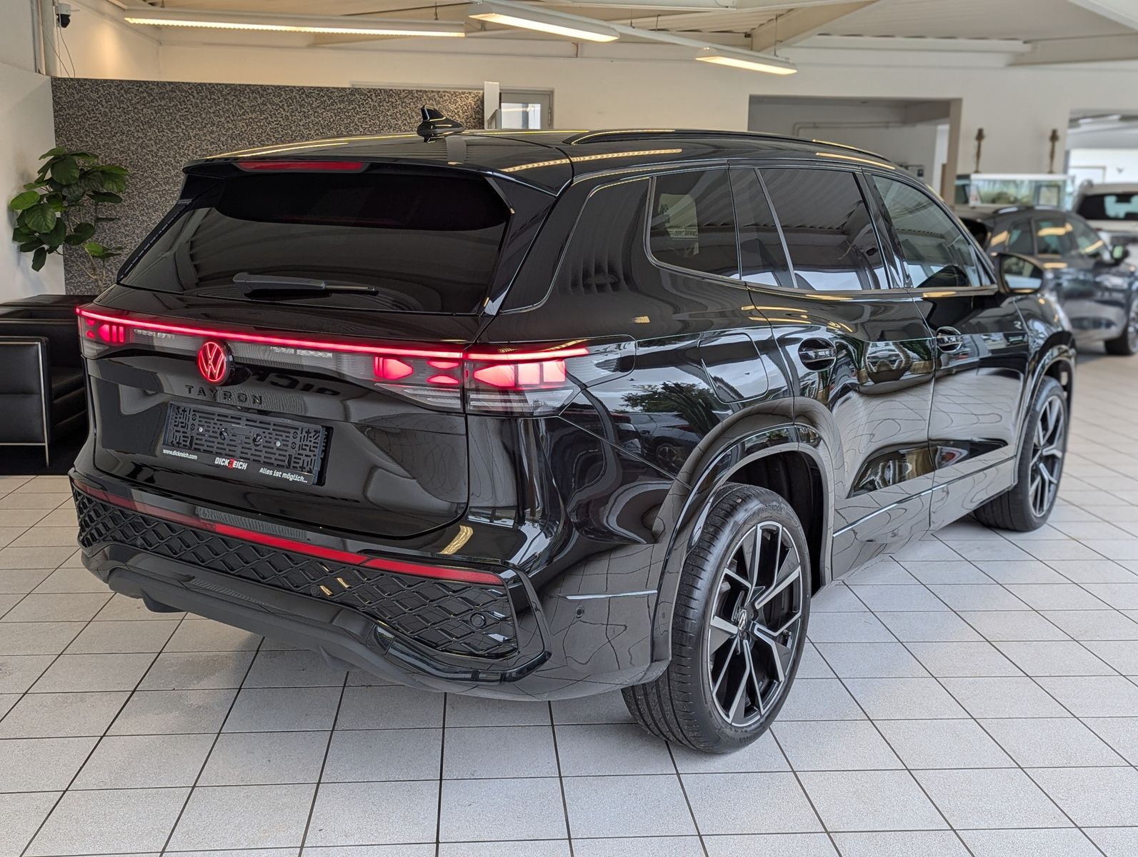 VW Tayron 2.0TDI 4M R-Line Launch Pano Black AHK 20 - Image 7