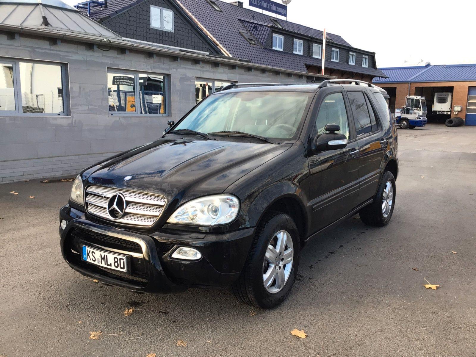 Mercedes-Benz ML270 2004 — rear view