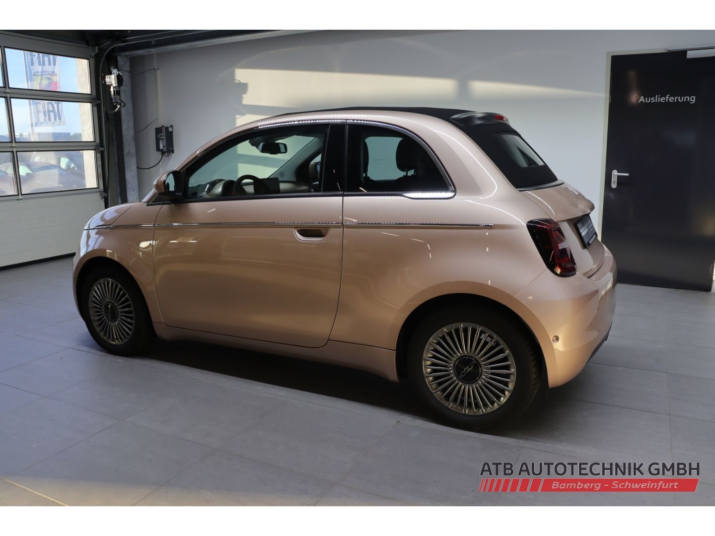 Fahrzeugabbildung Fiat 500e Cabrio 42kWh SOH 95,7% Komfort- und Stylepa