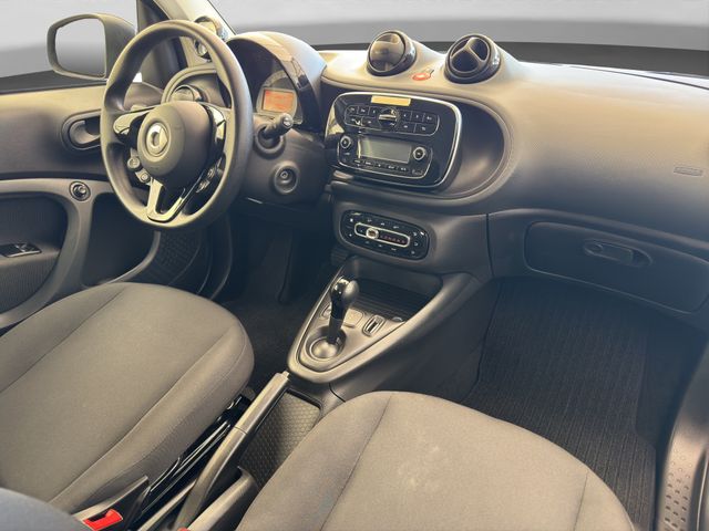 Fahrzeugabbildung Smart fortwo EQ Schnelllade+Sitzh.+DAB+Tempomat
