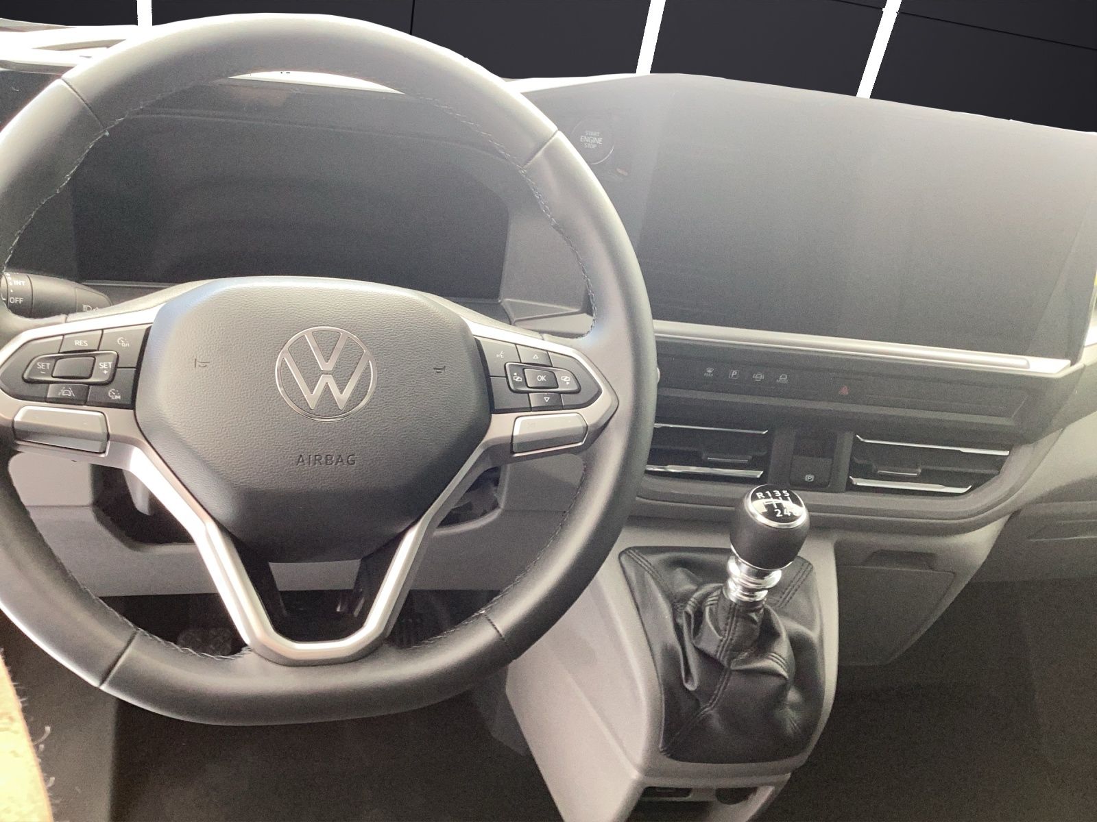 Fahrzeugabbildung Volkswagen T7 Transporter Kasten TDI 81 kW KR PDK LANE ASSI