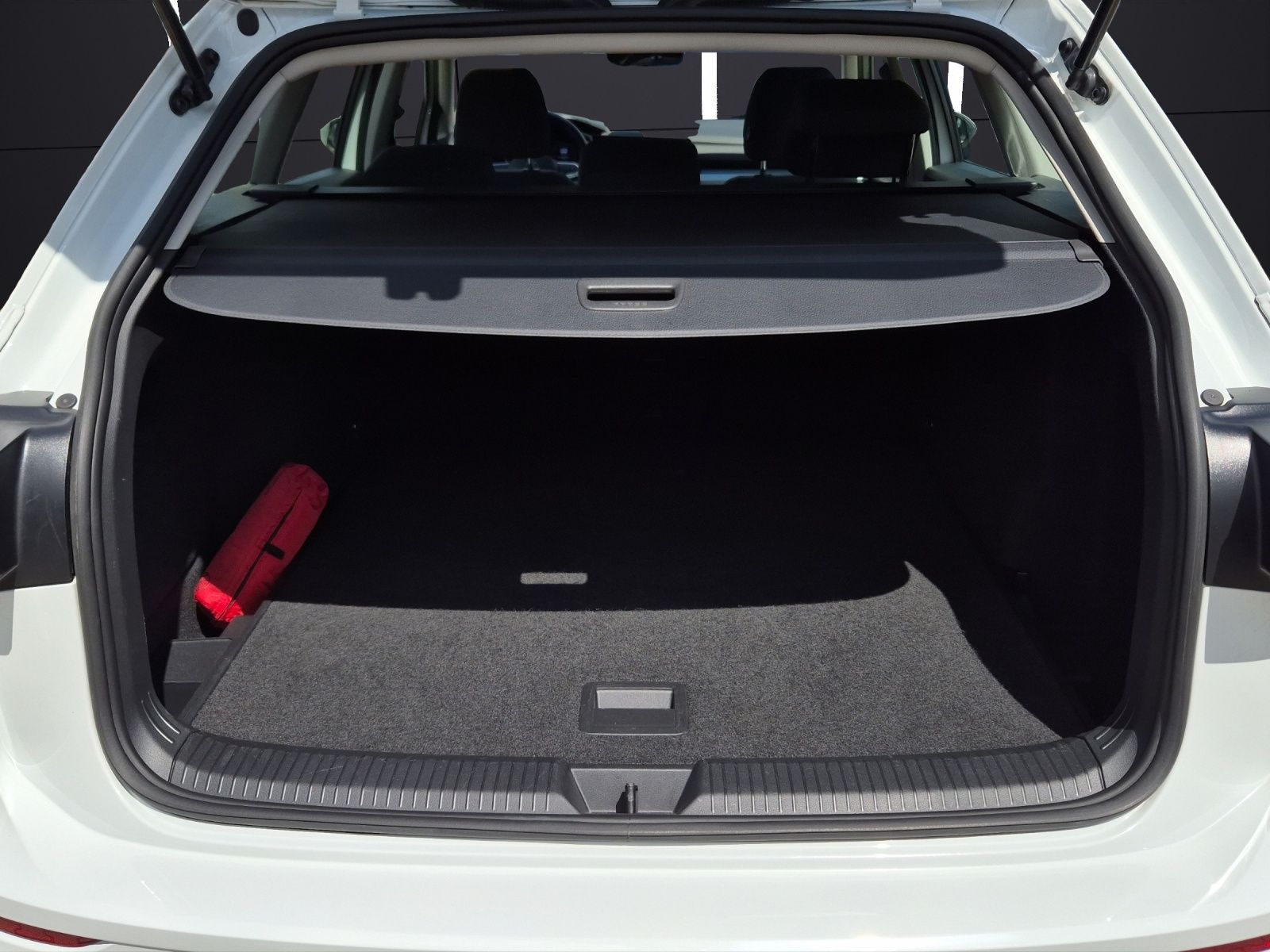 Fahrzeugabbildung Volkswagen Golf VIII Variant Life LED GRA SHZ LANE ASSIST