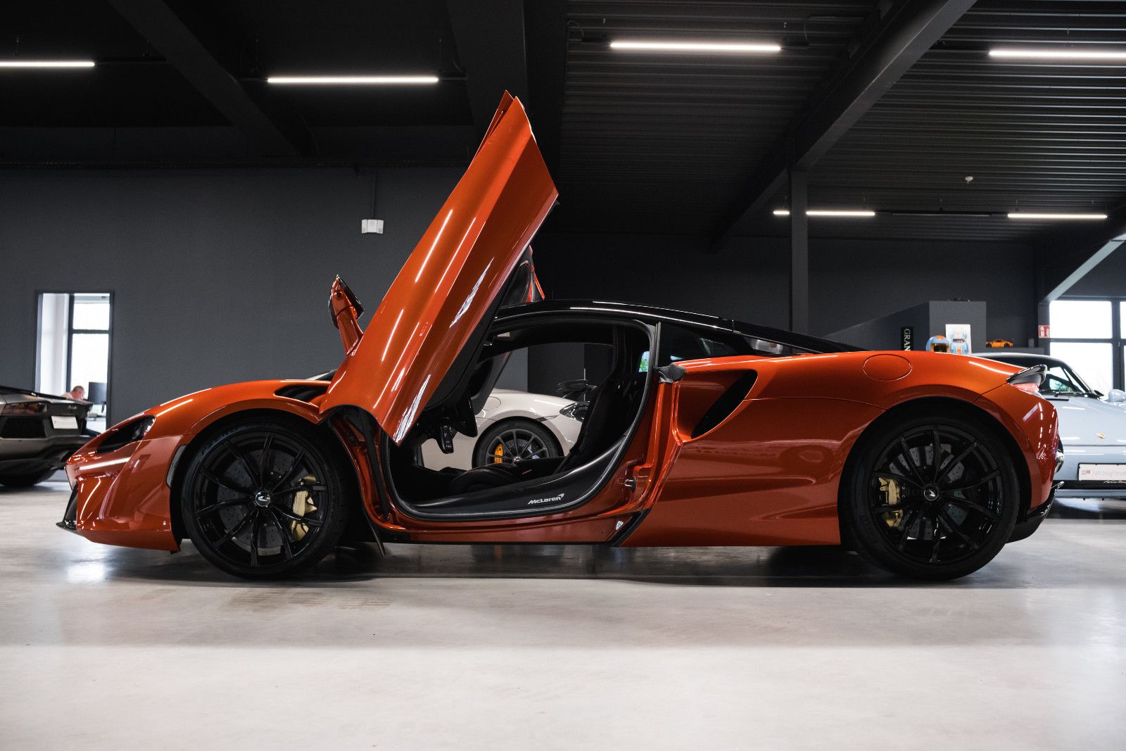 Fahrzeugabbildung McLaren Artura-Lift-Tech.Pack-Prac.Pack-B&W-Steuer!