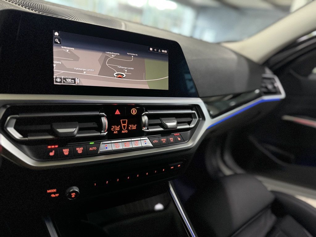 Fahrzeugabbildung BMW 320d Laser HUD DAB Komfort AHK Sport Leder Lenkh