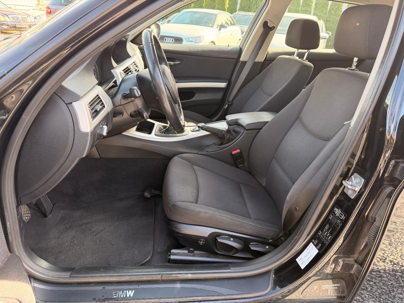 BMW 318 2011 — photo 9