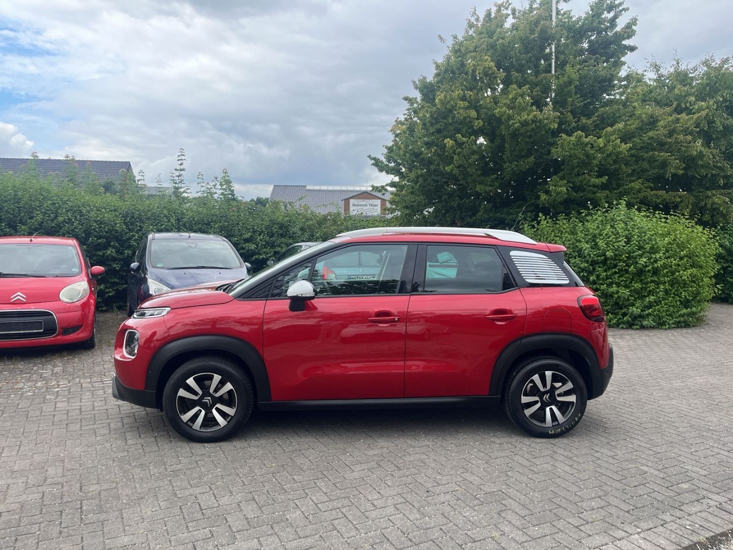 Fahrzeugabbildung Citroën C3 Aircross 1.2 PureTech 110 Shine Navi CarPlay
