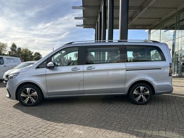 Mercedes V 220 - 3