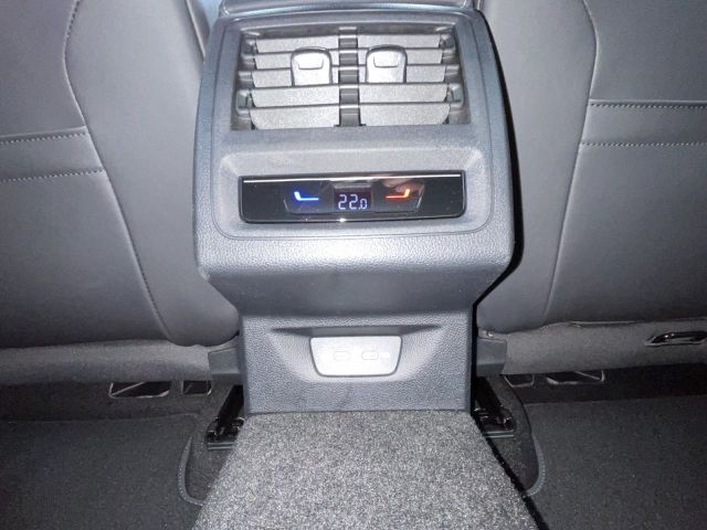 Golf VIII Variant R-Line 1.5 eTSI DSG Bluetooth
