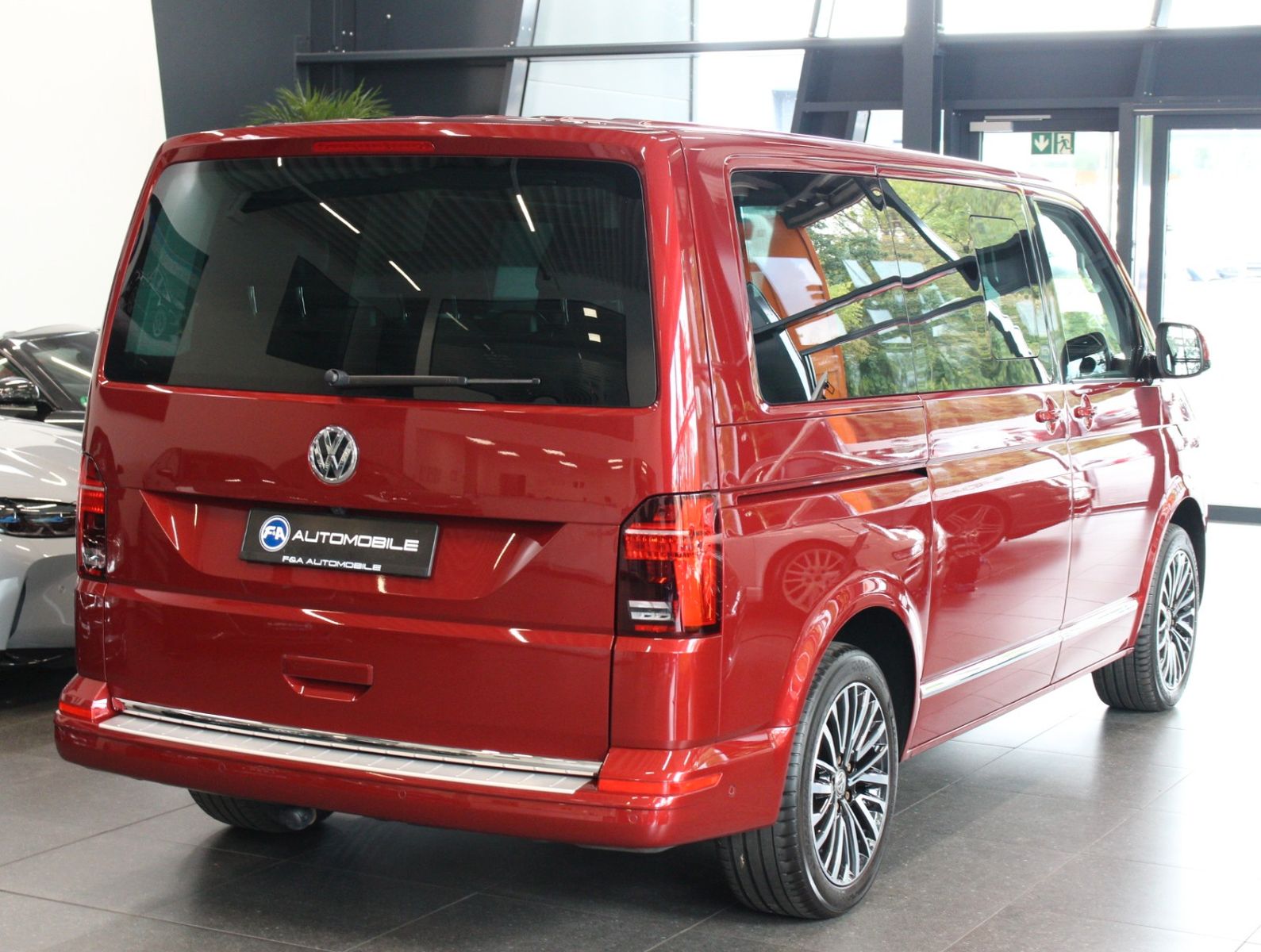 Volkswagen T6.1 Multivan Highline Standh.AHK Kamera foto 5