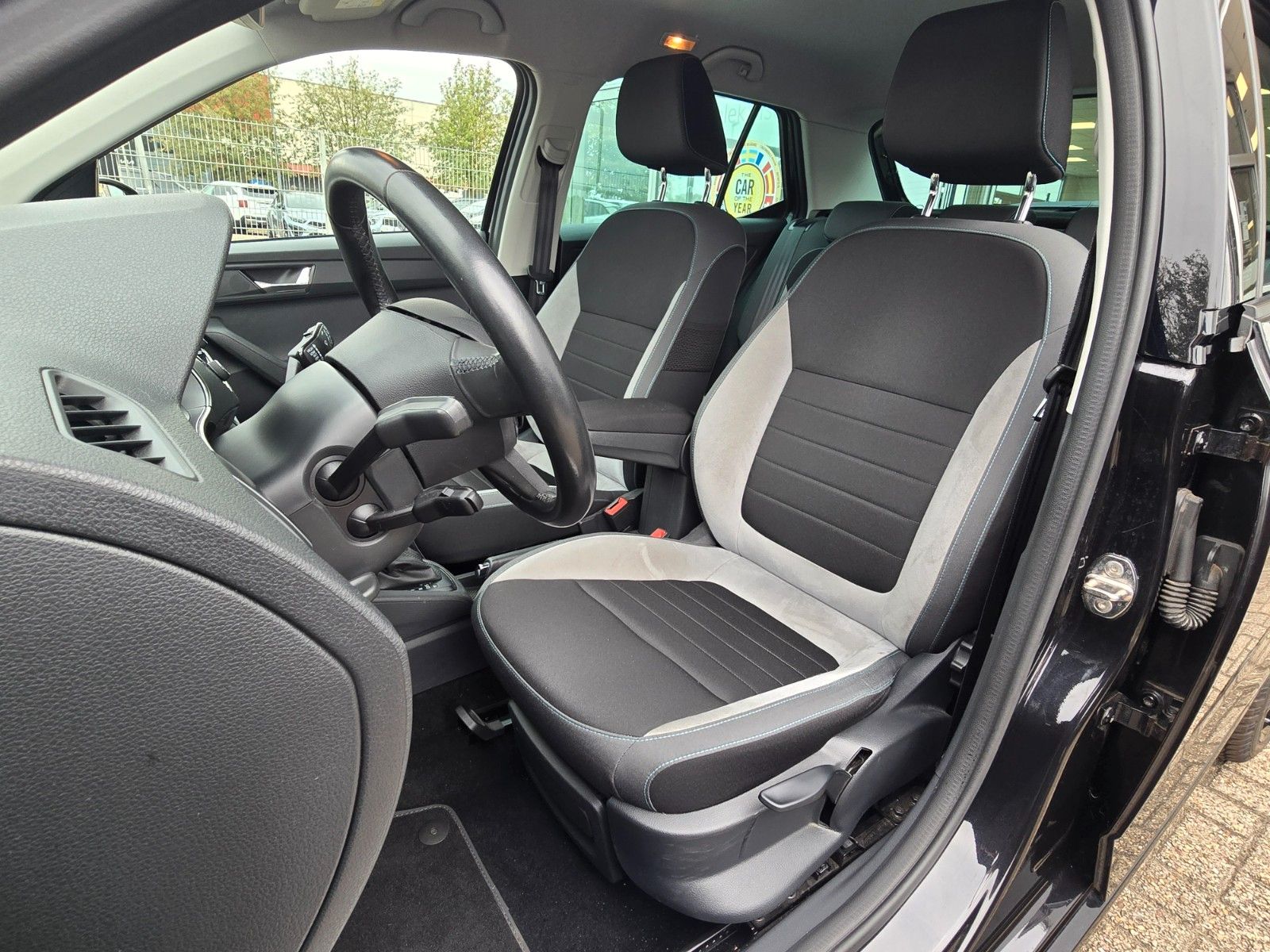 Fahrzeugabbildung SKODA Fabia 1.2 TSI DSG Joy Allwetter