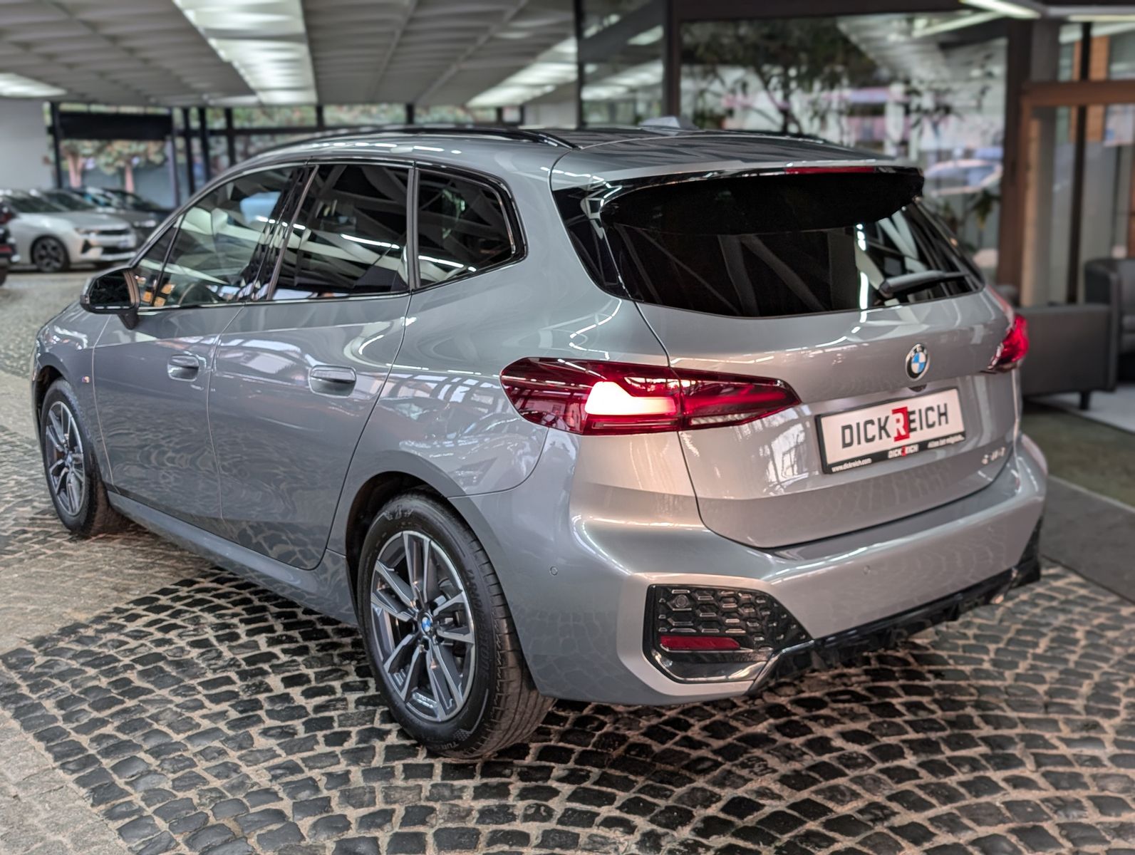 Fahrzeugabbildung BMW 218 Active Tourer  M Sport SHADOW PANO AHK LEDER