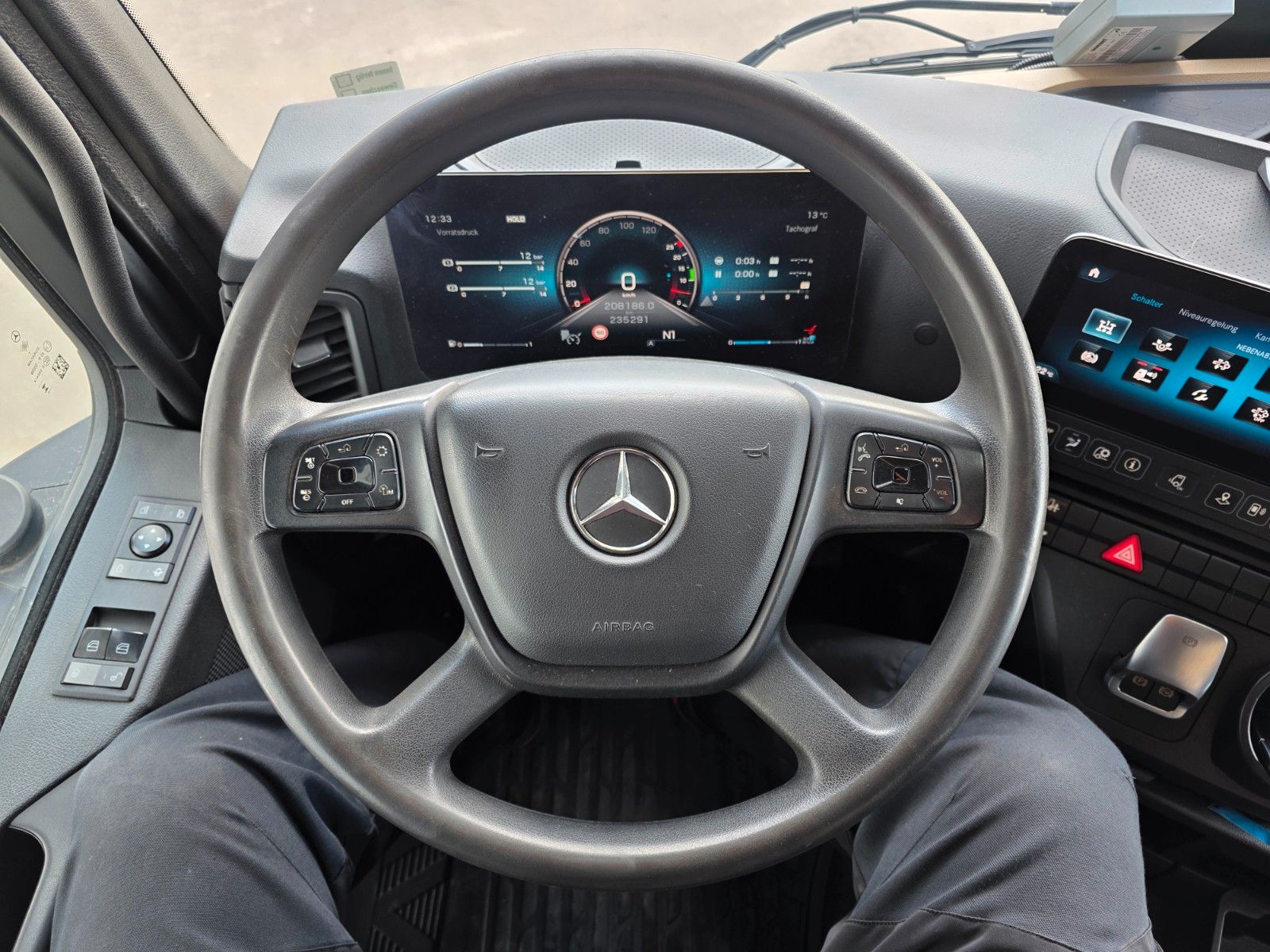 Fahrzeugabbildung Mercedes-Benz Actros 1848 L 4x2 Meiller AK 12. T Funk AHK