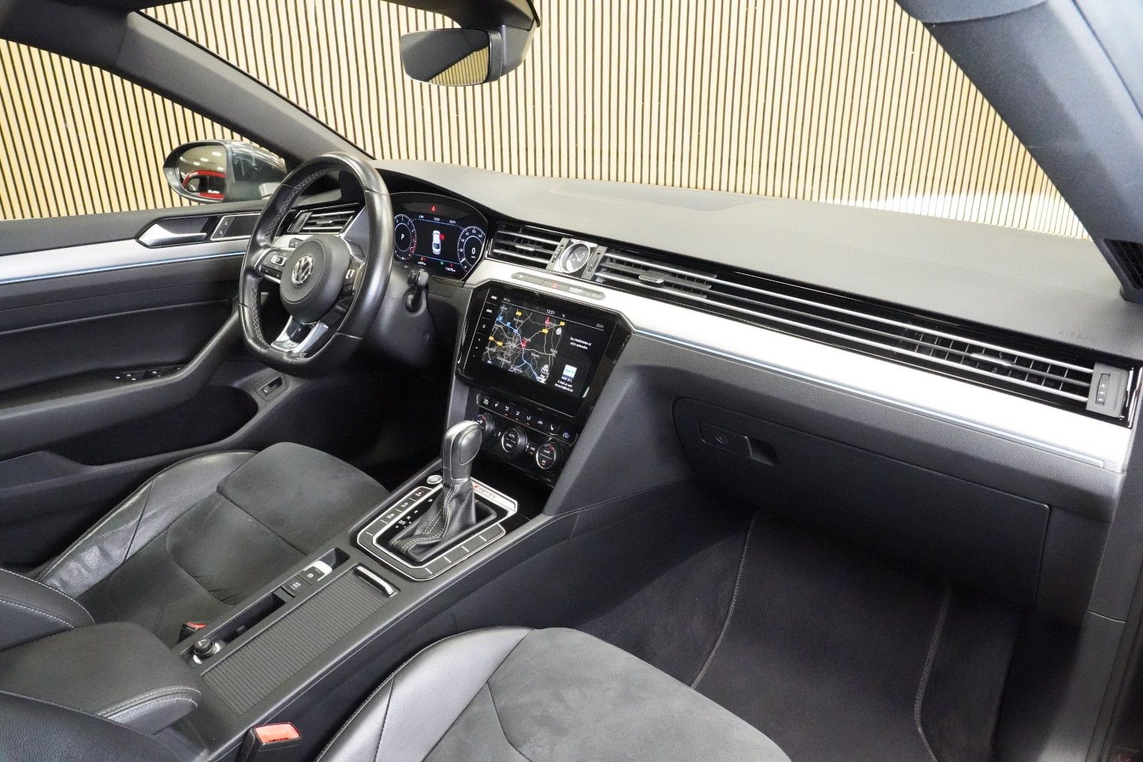 Volkswagen Arteon 2.0 TSI R-Line 4Motion PANO STANDHZ ACC foto 10