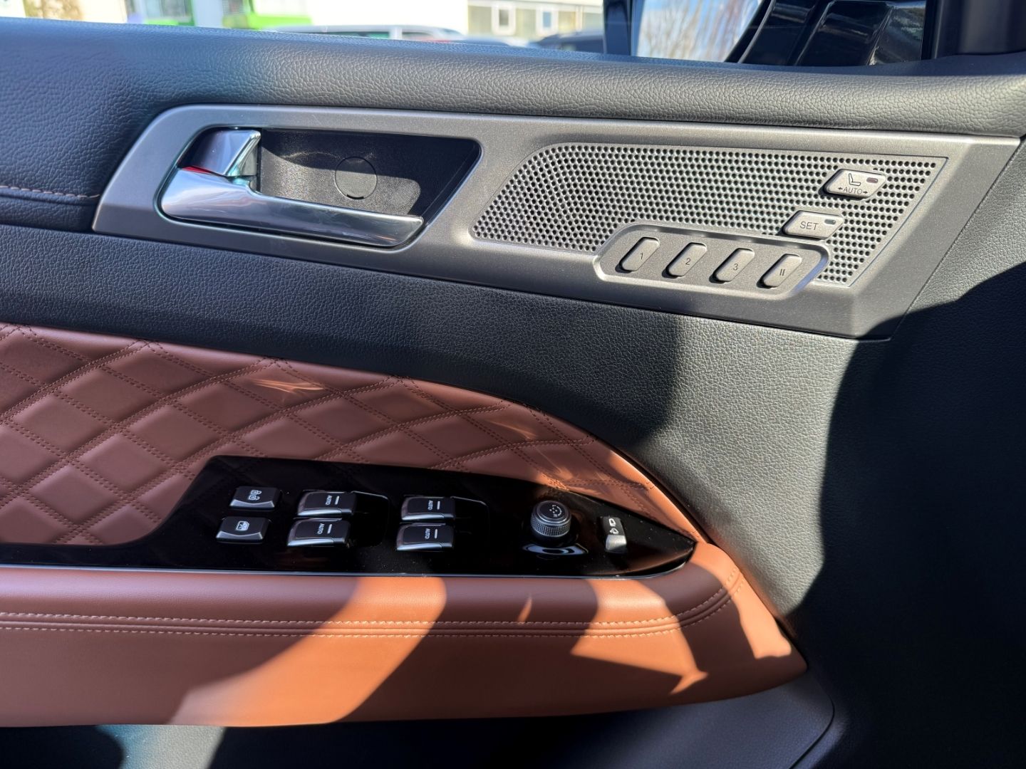 Fahrzeugabbildung KGM Rexton Sapphire 2.2D 4WD AT Top Zustand