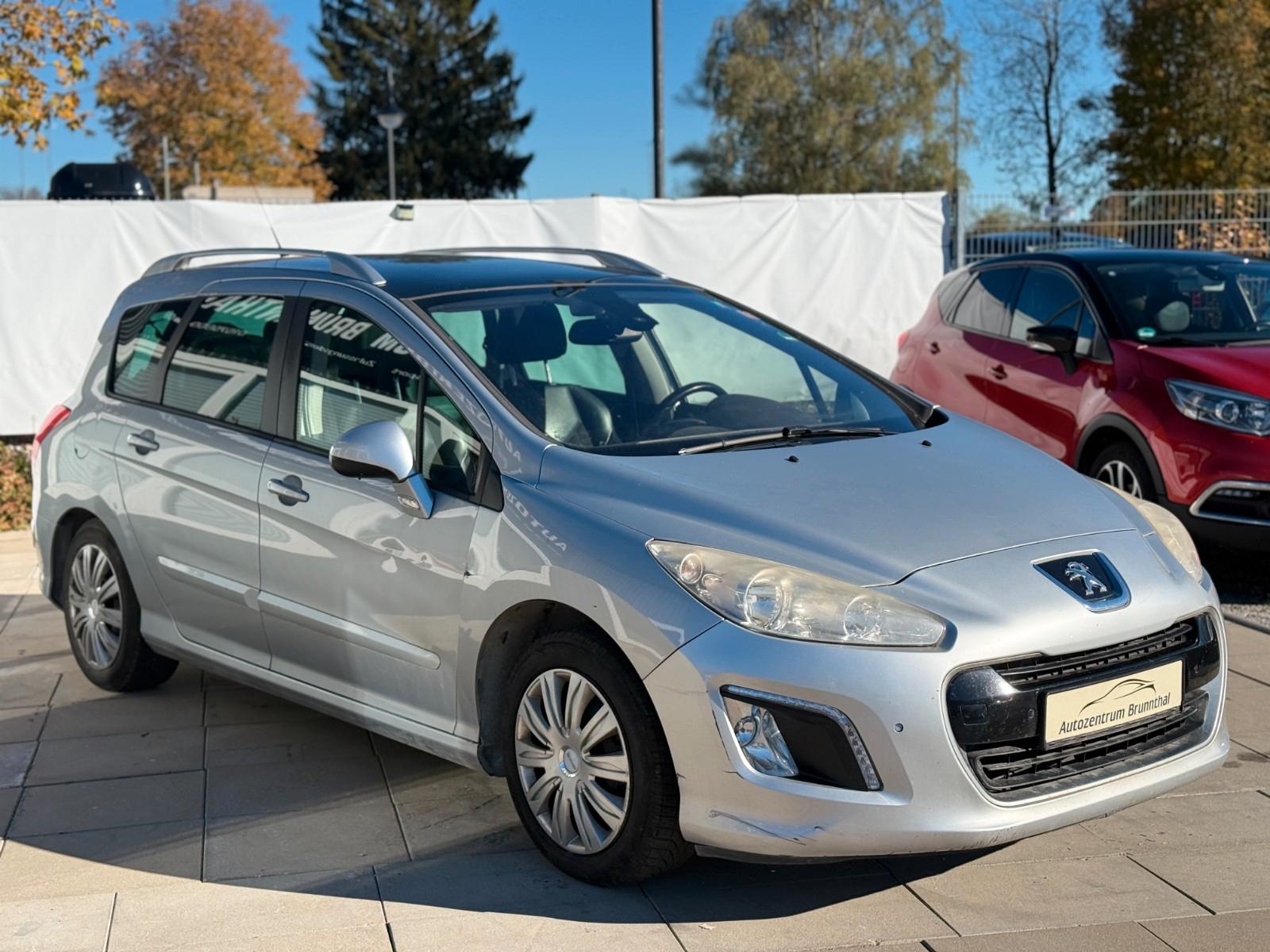 Peugeot 308 2012 — interior