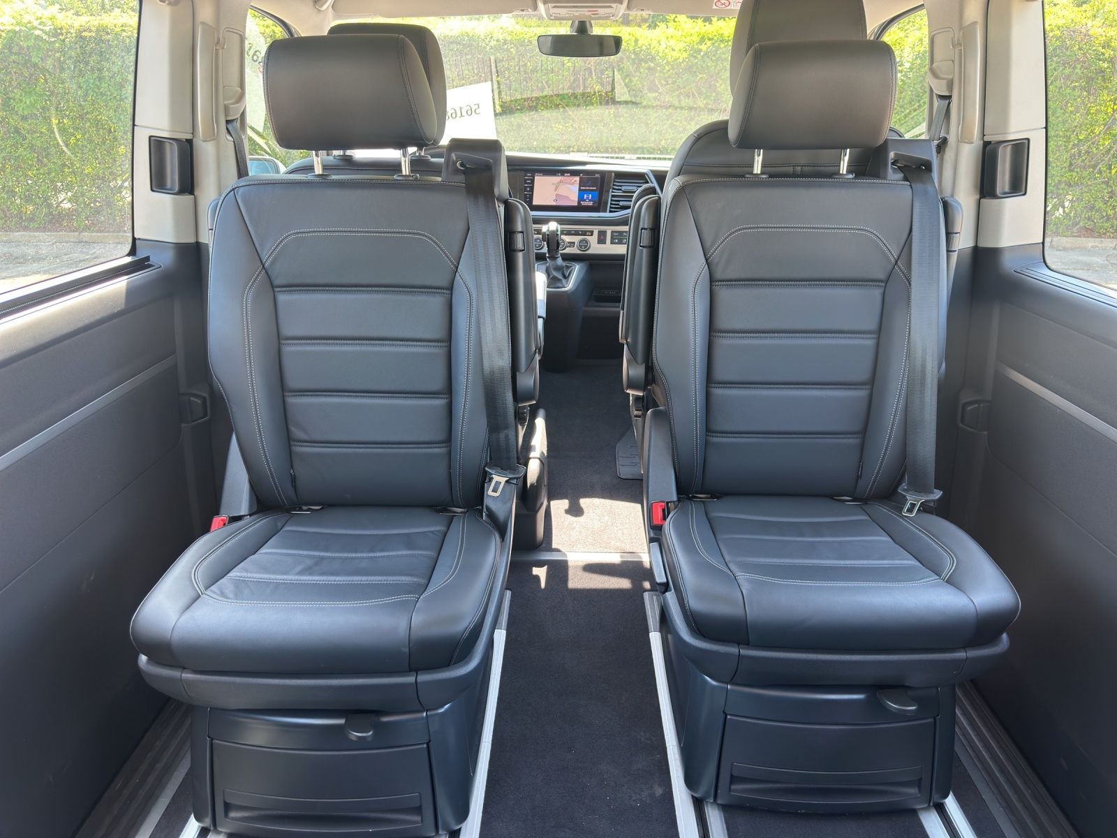 Fahrzeugabbildung Volkswagen T6 Multivan T6.1 TDI DSG 4M LED DCC AHK NAVI STH