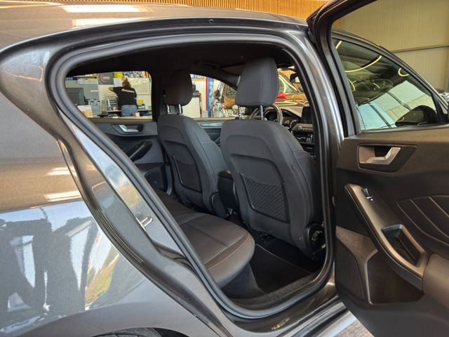 MYAUTOCENTER – Gebraucht- und Jahreswagen mit Werkstattservice in Pfaffenhofen Ford Focus *KEYLES*HEAD-UP*LKHZ*2-ZONEN*ACC*VOLL*