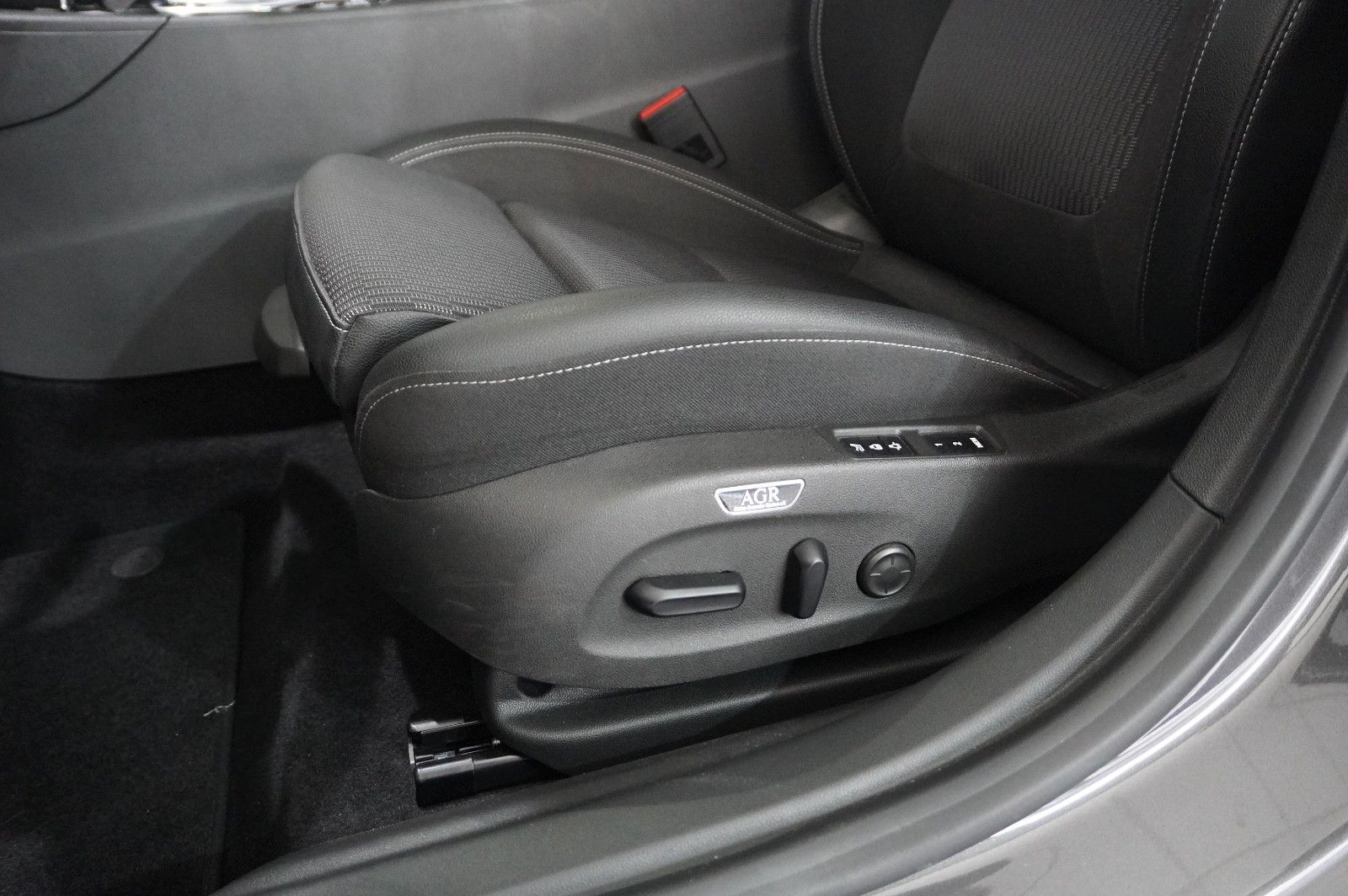 Fahrzeugabbildung Opel Insignia B ST 2.0D BUSINESS NAVI/LED/KAMERA/HUD