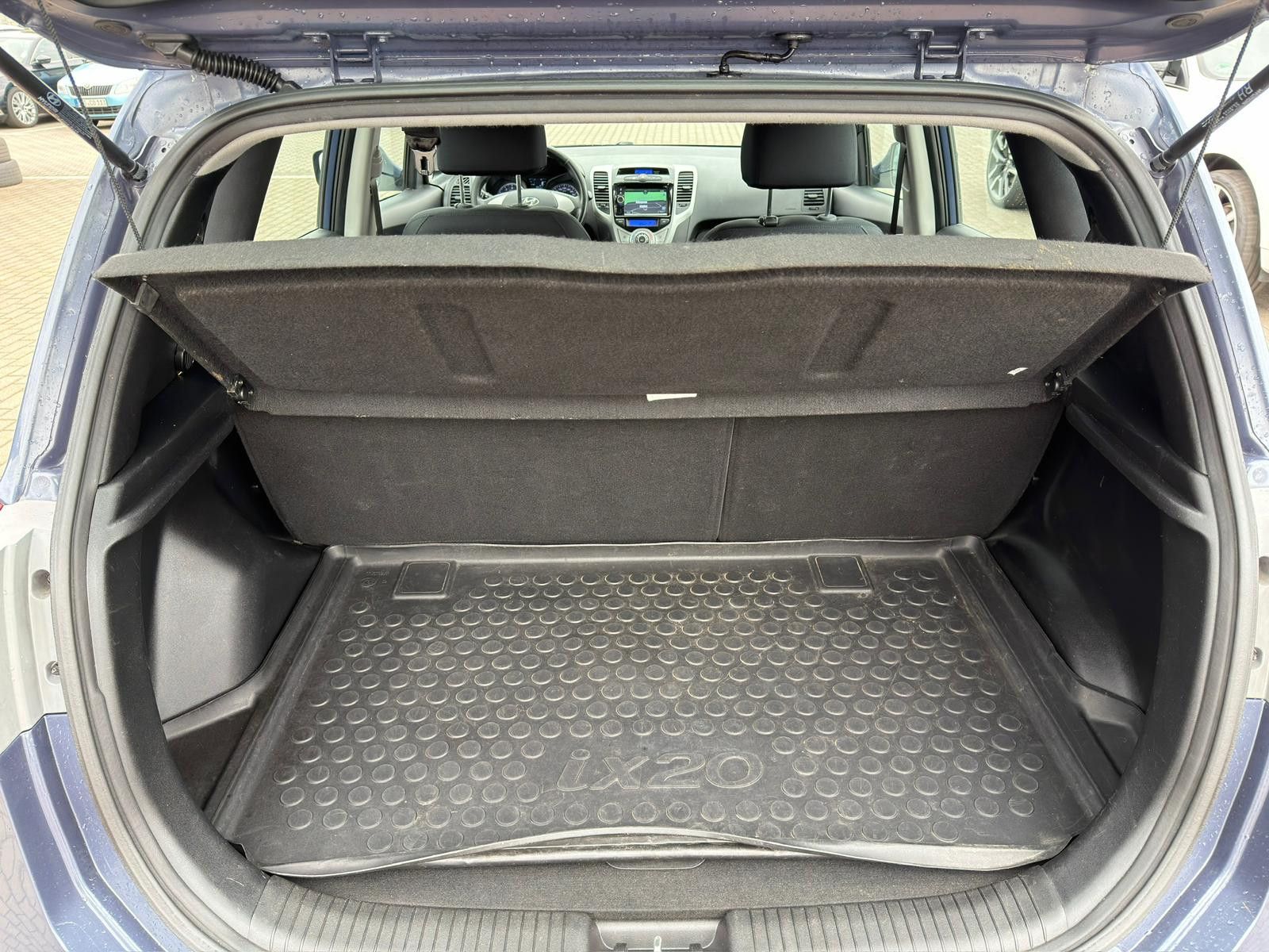 Fahrzeugabbildung Hyundai ix20 1.6 Comfort Navi*Allwetterbereifung