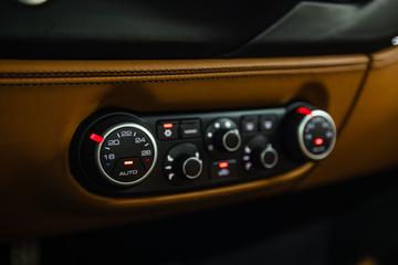 صورة مصغرة 39 لـ 2016 Ferrari 488 GTB