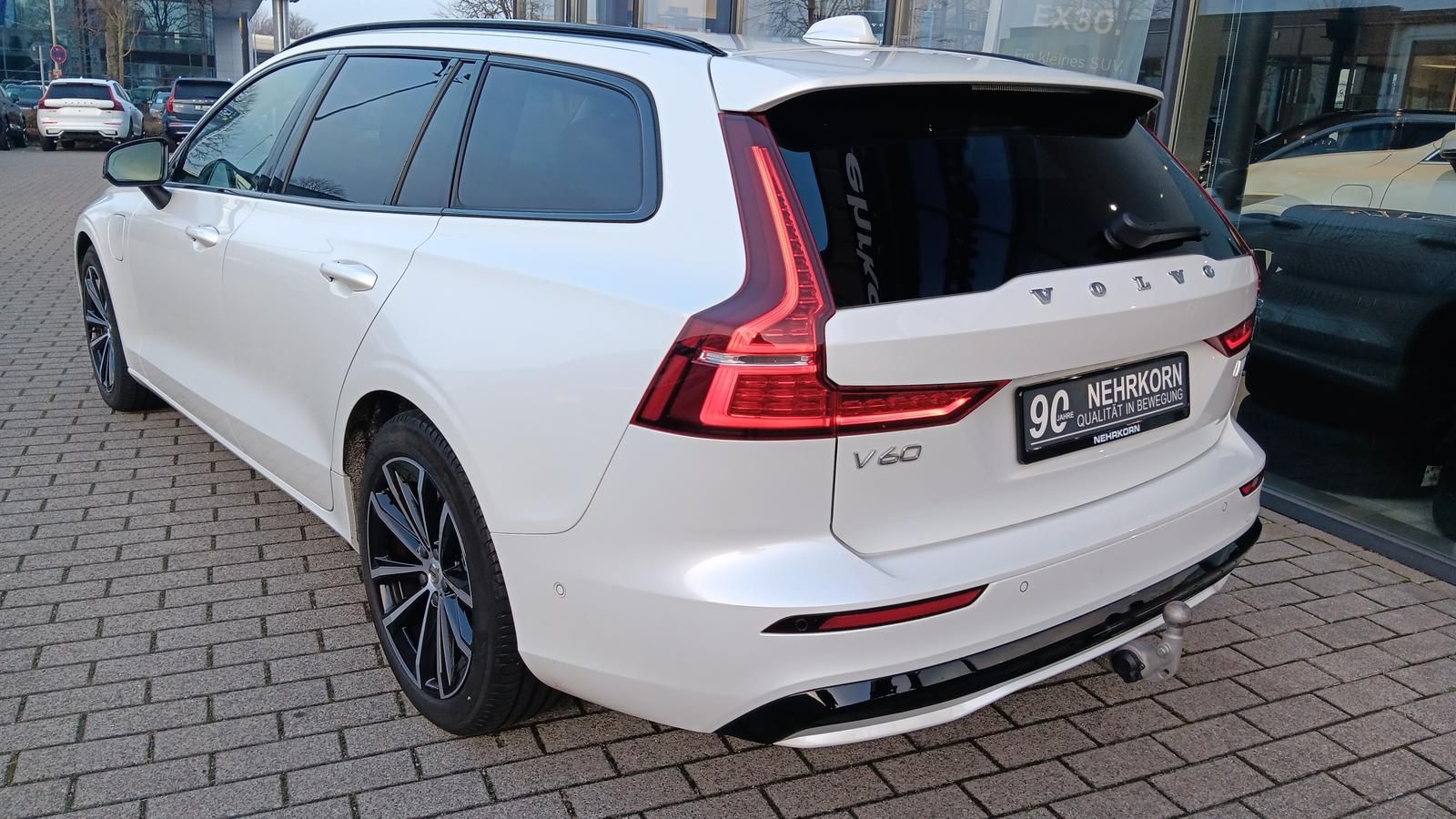 Fahrzeugabbildung Volvo V60 T6 Recharge AWD Plus Dark