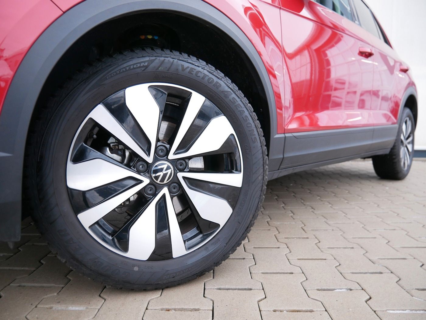 Fahrzeugabbildung Volkswagen T-Roc 1.0 MOVE NEU38T AHK Standheiz ACC LED SHZ