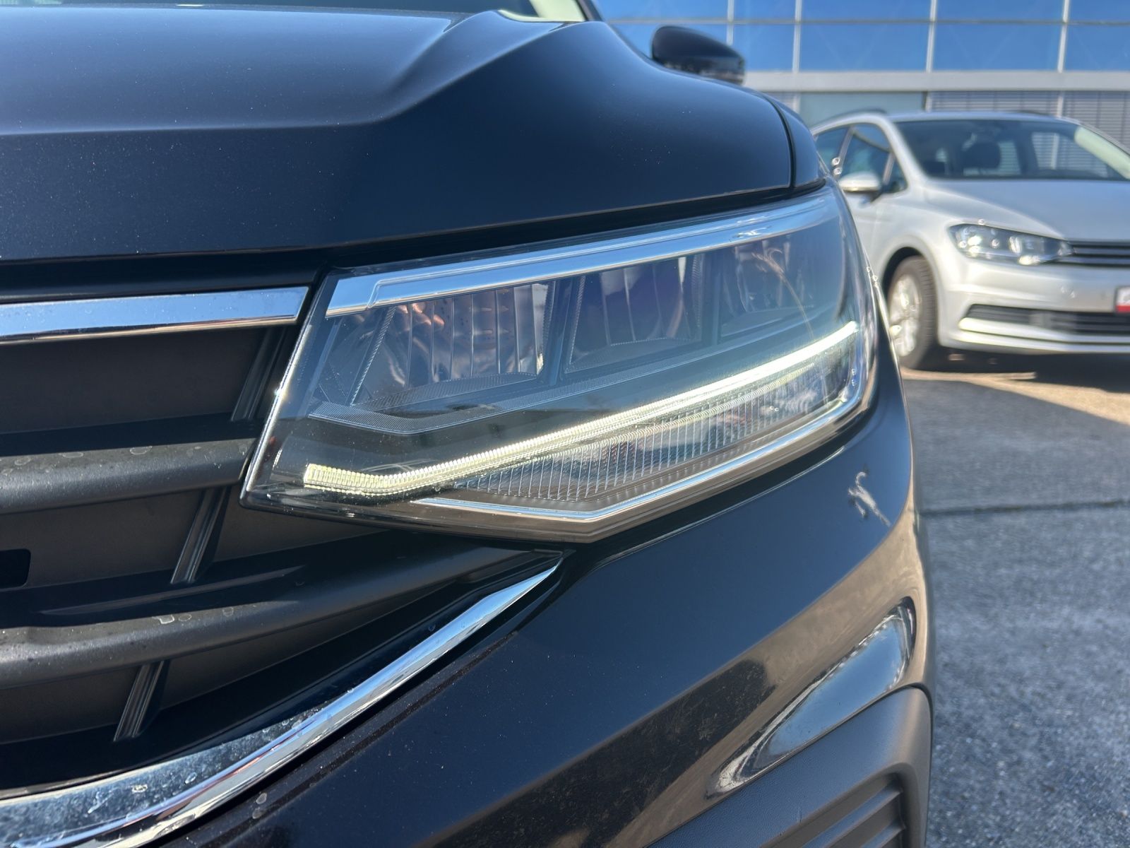 Fahrzeugabbildung Volkswagen Tiguan Life TDI DSG 4M LED ACC AHK LRHzg SH Rear