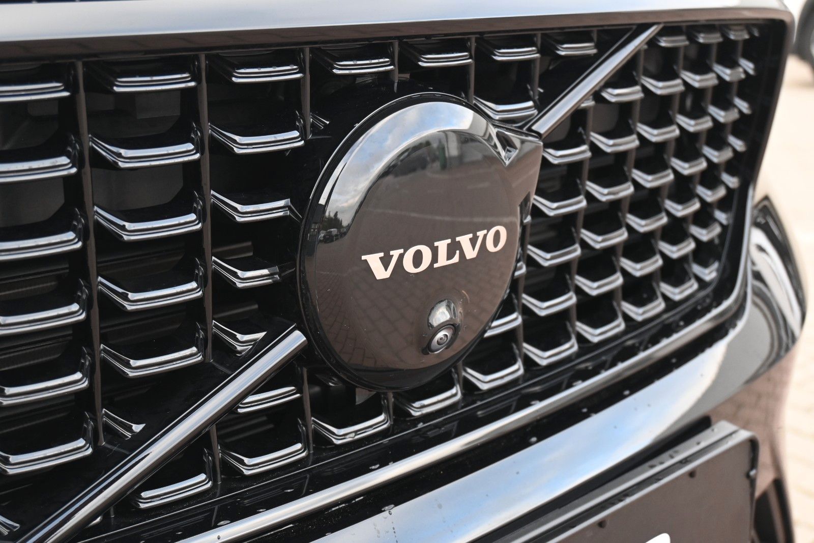 Fahrzeugabbildung Volvo XC40 B3 DKG Plus Black Edition*FSHZG*360°*ACC