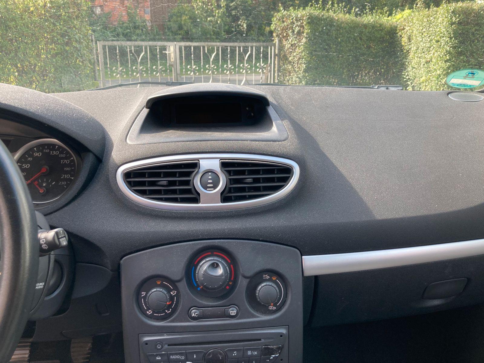 Renault Clio 2011 — photo 13