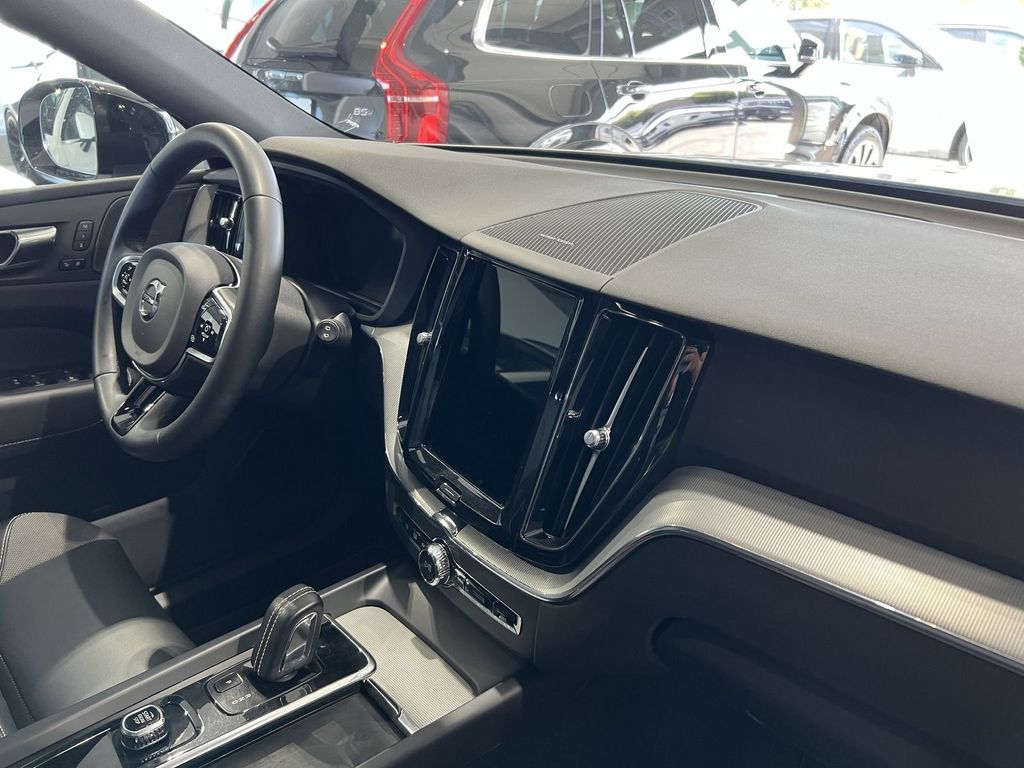 Volvo XC60 T6 R-Design Recharge AWD ACC AHK 360° LED