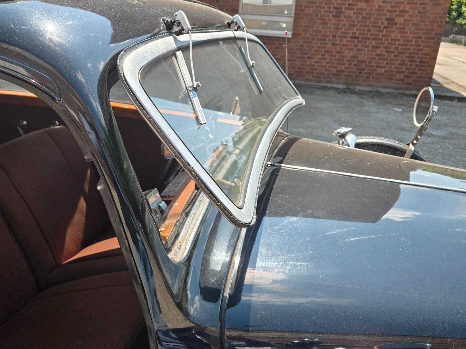 Mercedes-Benz 230