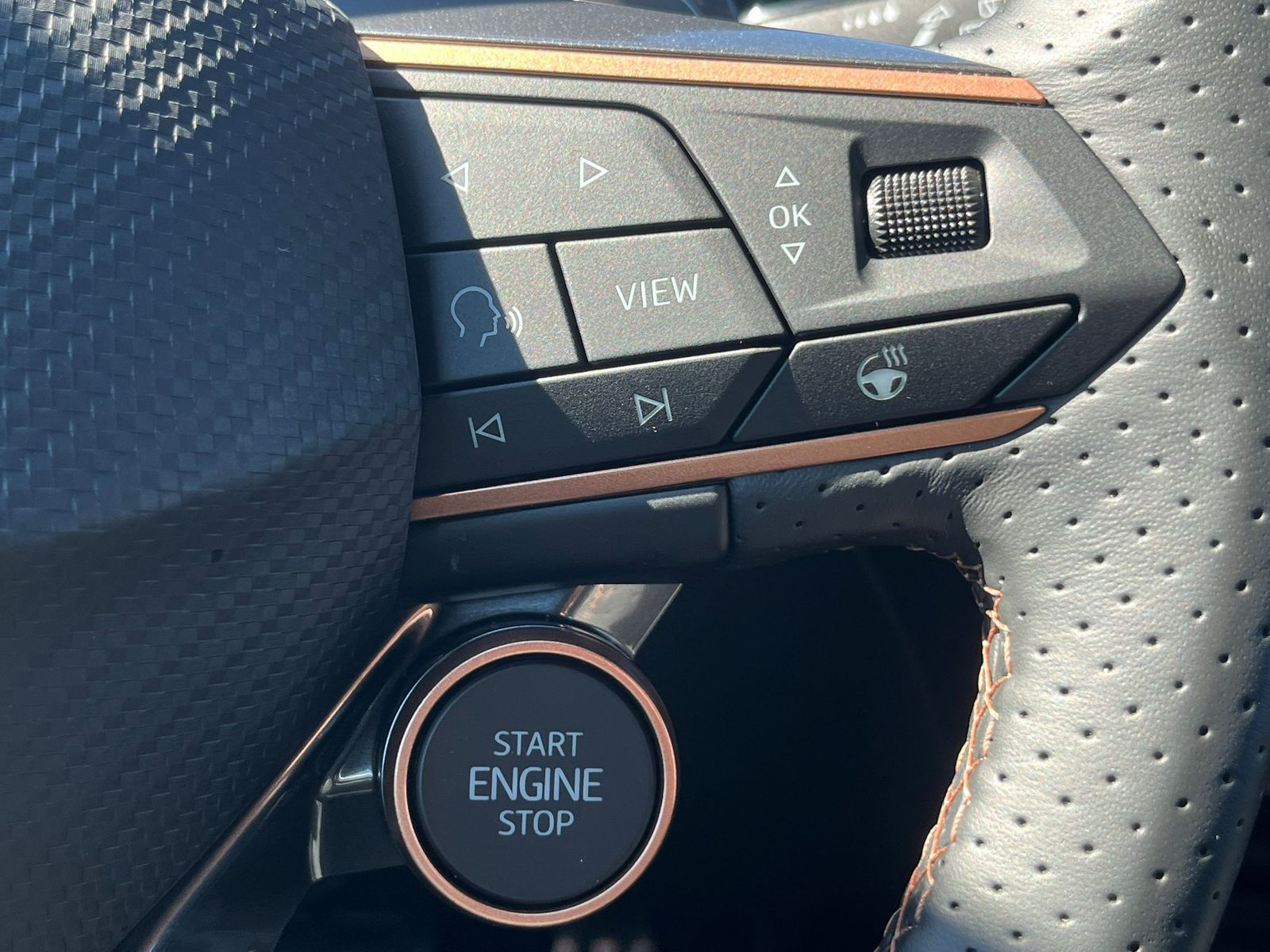 Fahrzeugabbildung CUPRA Leon 1.5 eTSI *PANO*ALCAN.*Drive2*ACC