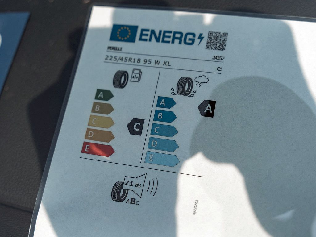 Fahrzeugabbildung Volkswagen Touran 1.5 TSI Move SHZ KAMERA NAVI AHK ACC LED